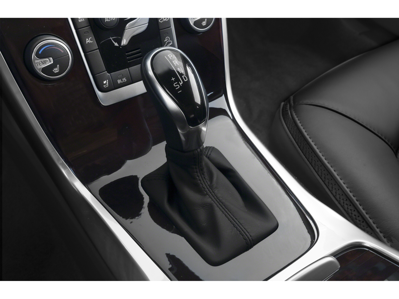 2015 Volvo XC70 T6 Platinum