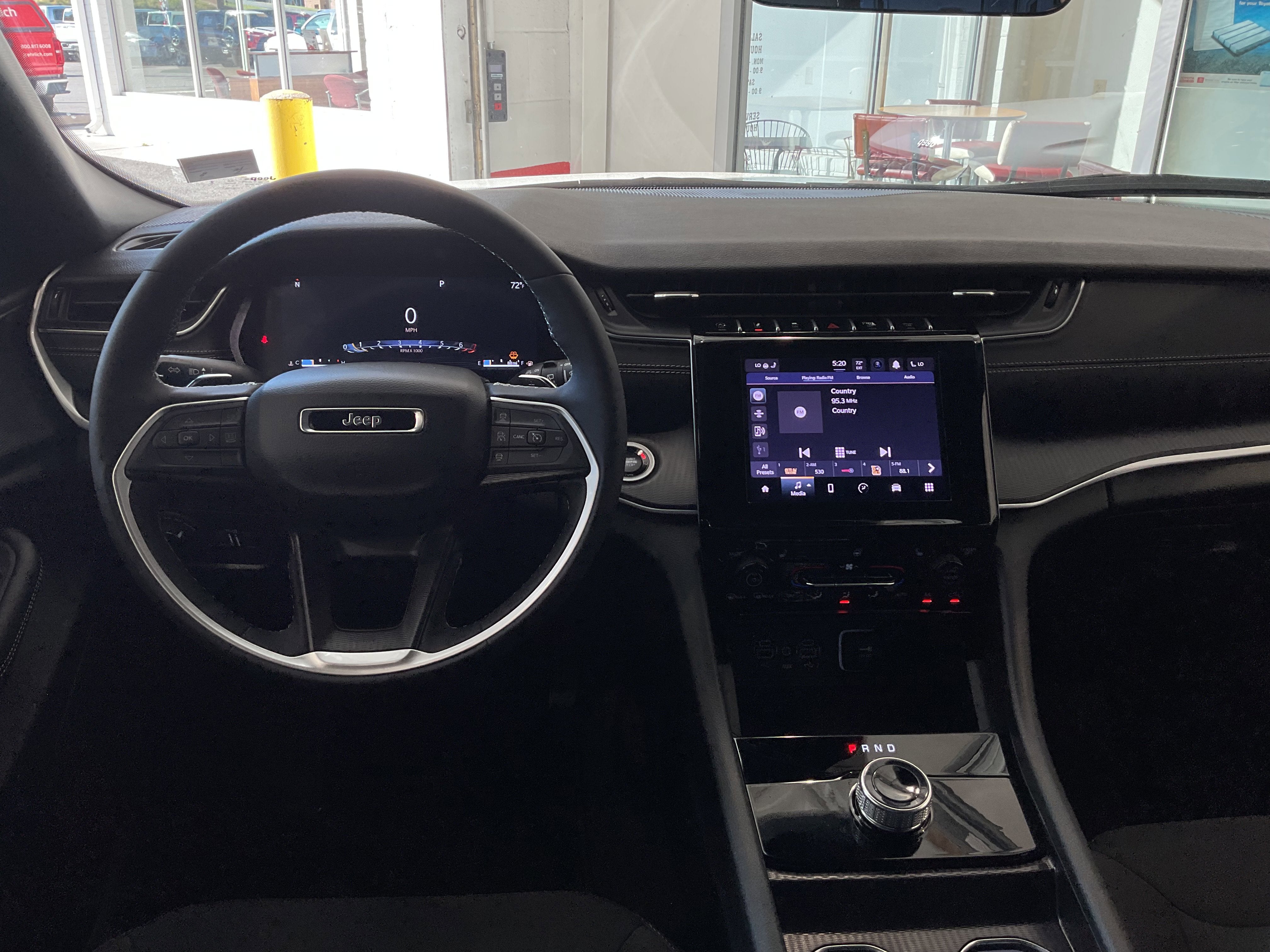 2025 Jeep Grand Cherokee Laredo