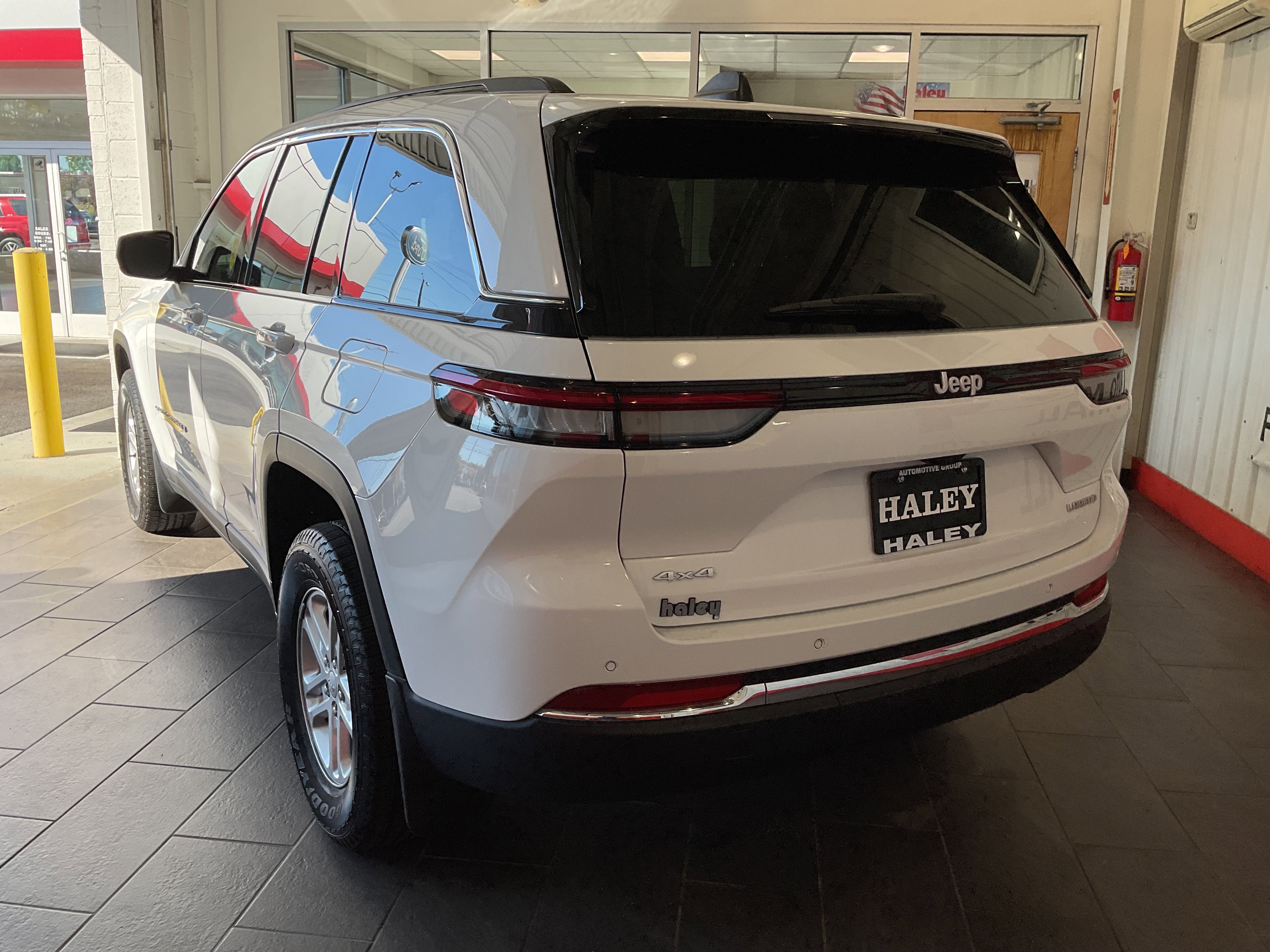 2025 Jeep Grand Cherokee Laredo