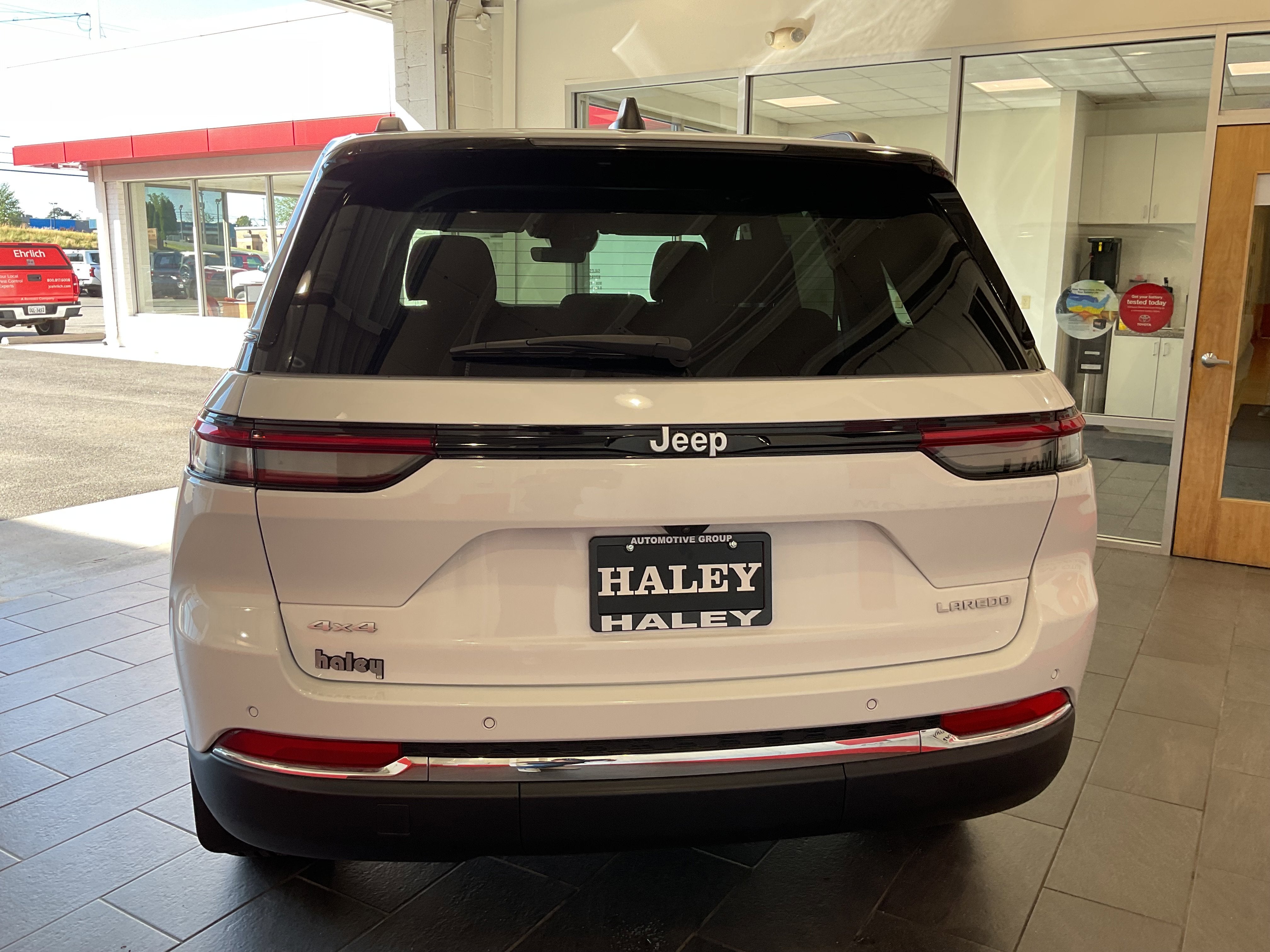 2025 Jeep Grand Cherokee Laredo