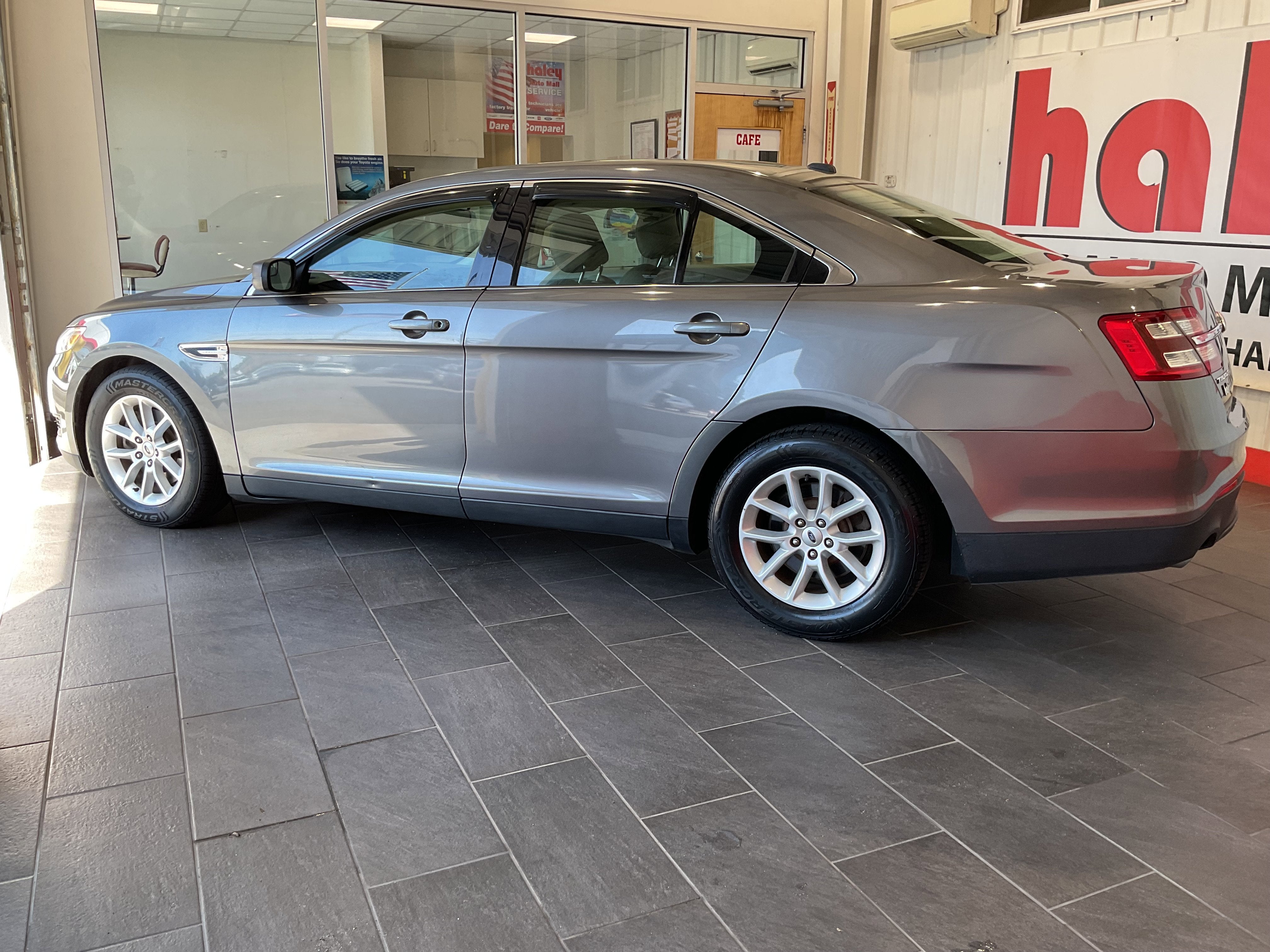 2014 Ford Taurus SE