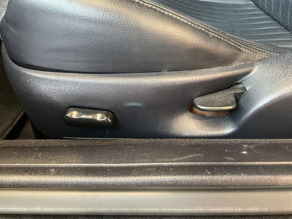 2004 Ford Thunderbird Base