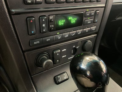 2004 Ford Thunderbird Base