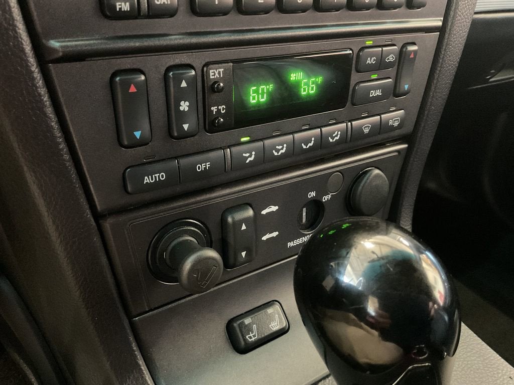 2004 Ford Thunderbird Base