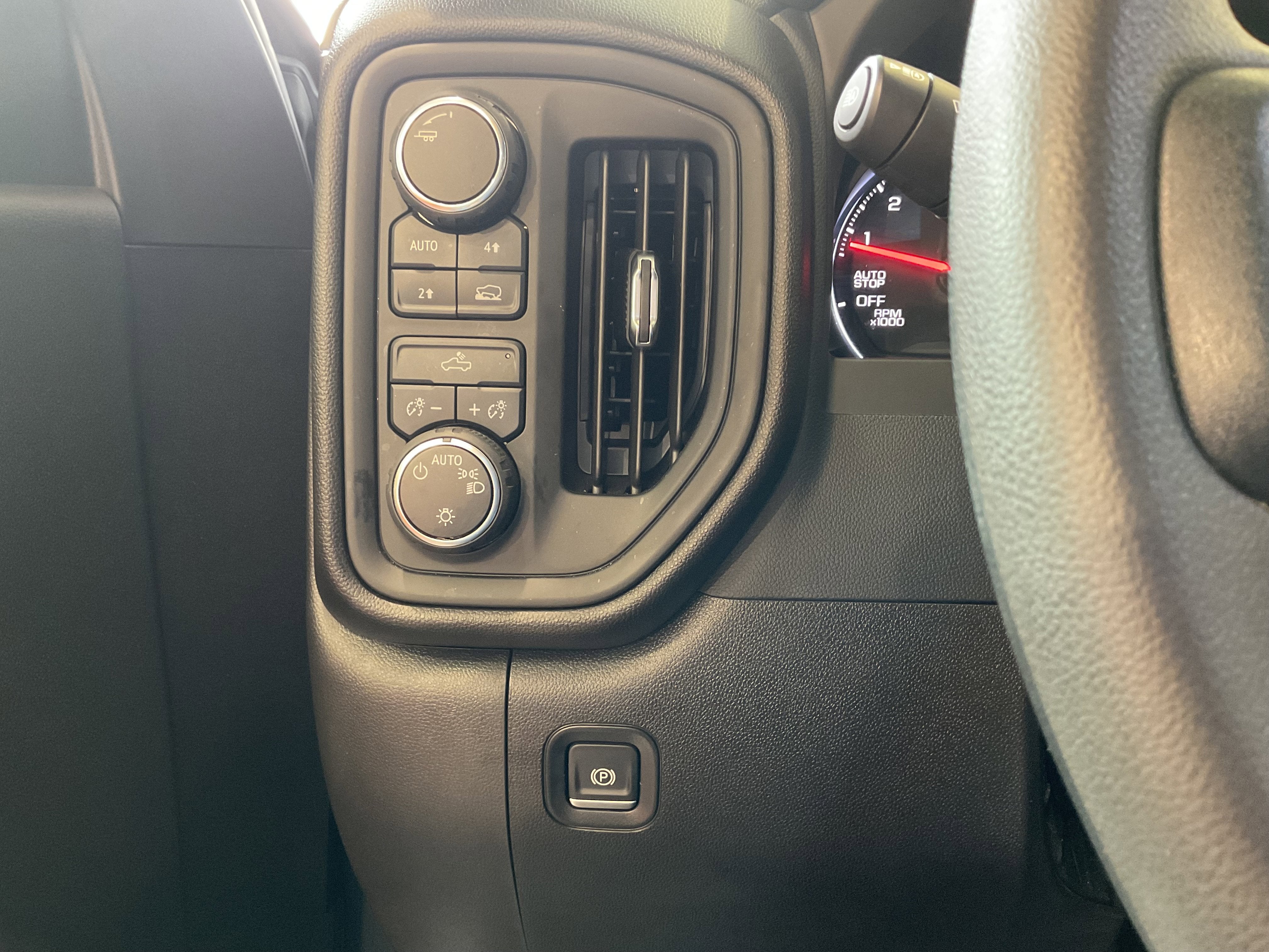 2025 Chevrolet Silverado 1500 Custom