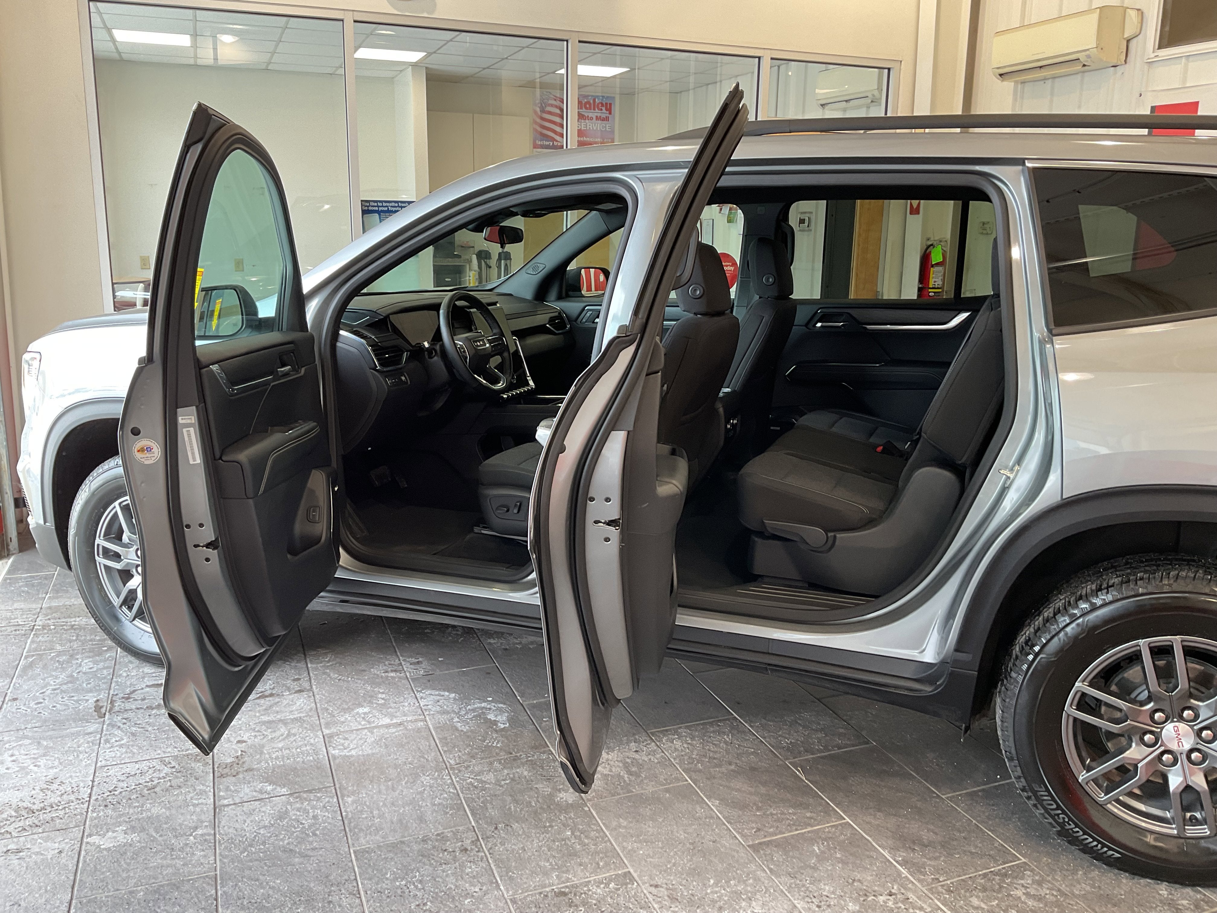 2025 GMC Acadia FWD Elevation