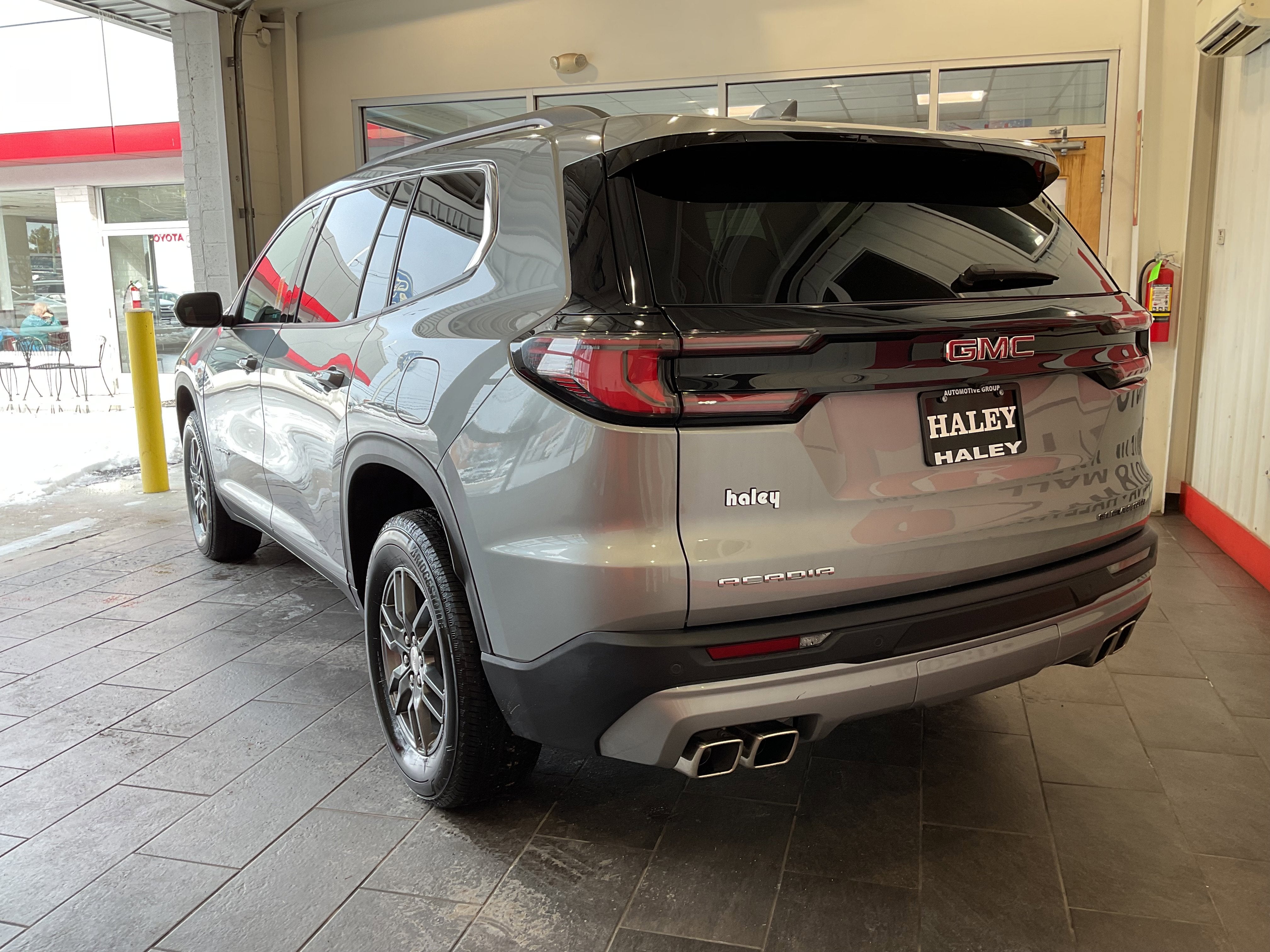 2025 GMC Acadia FWD Elevation