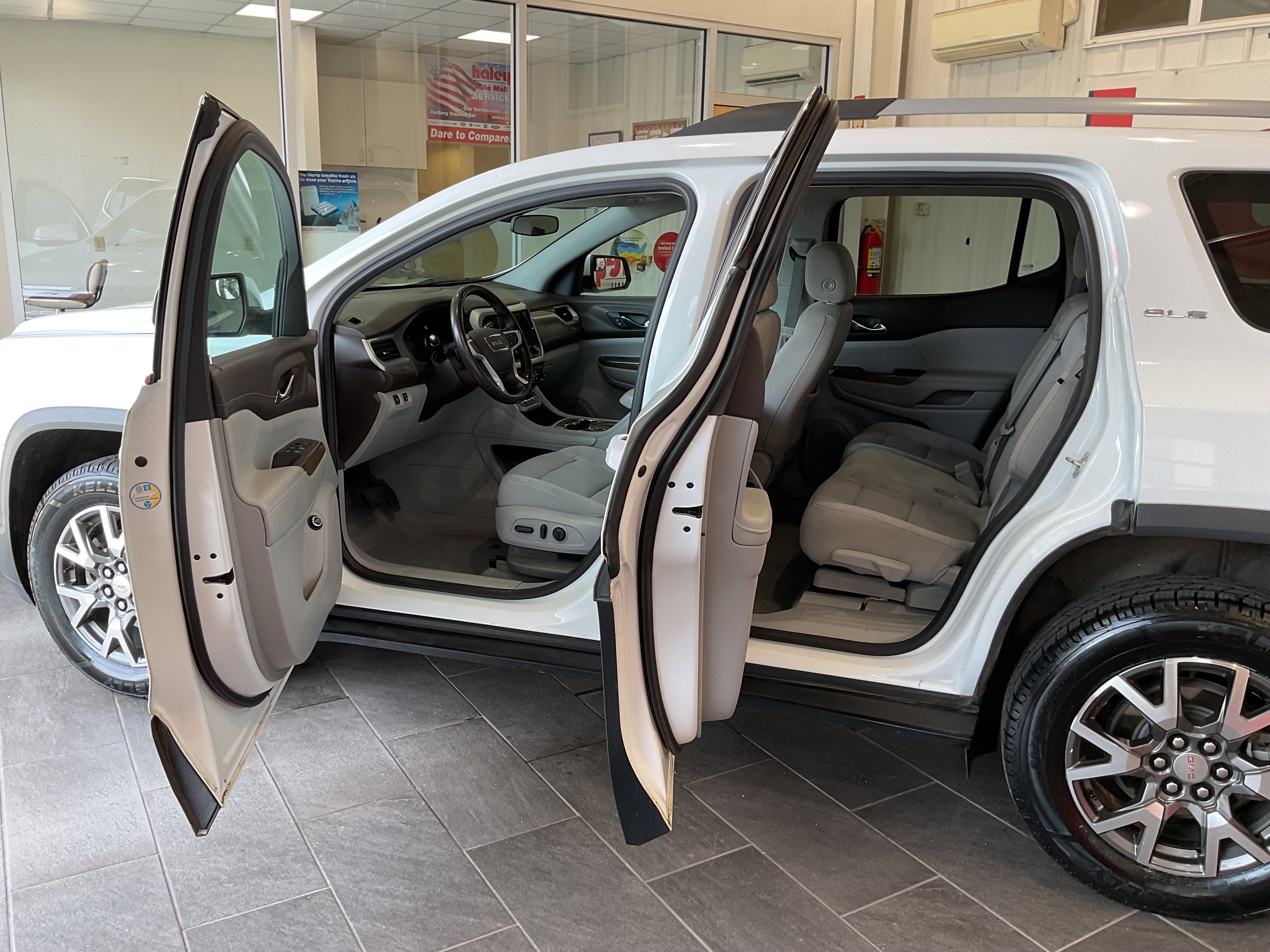 2020 GMC Acadia SLE