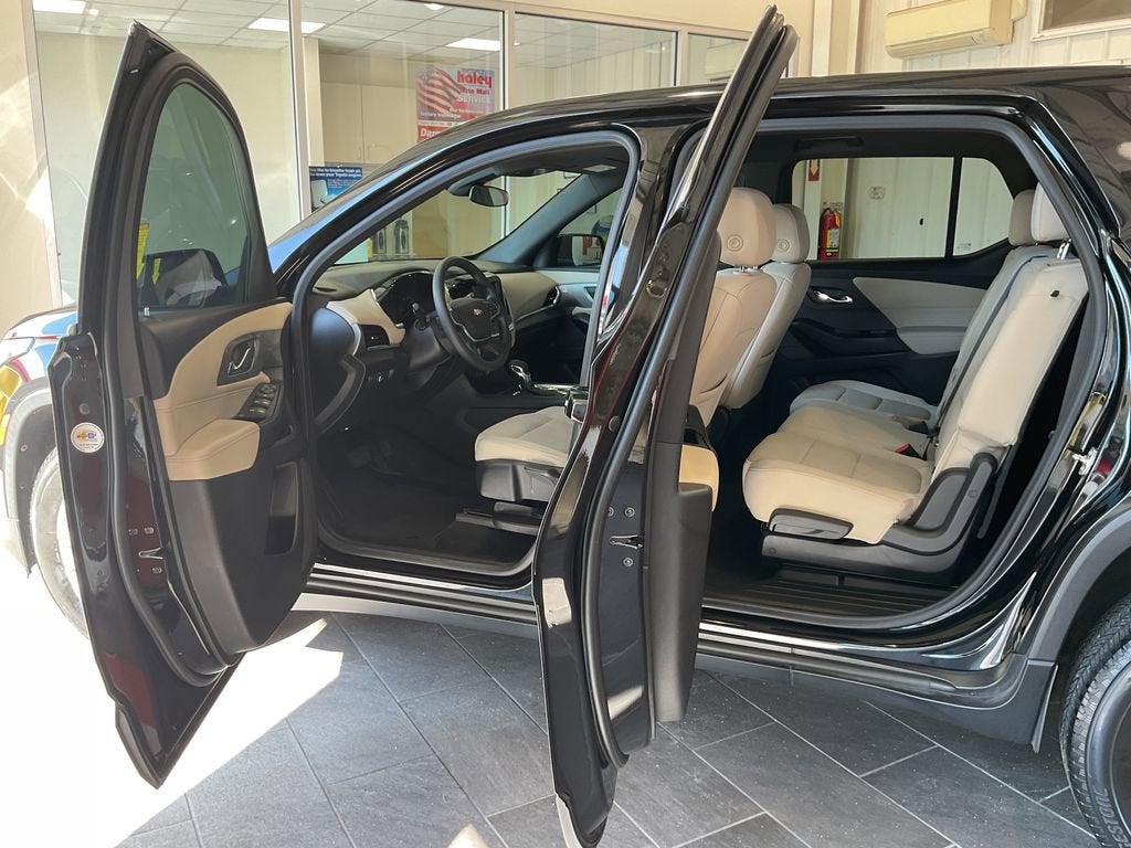 2023 Chevrolet Traverse LS