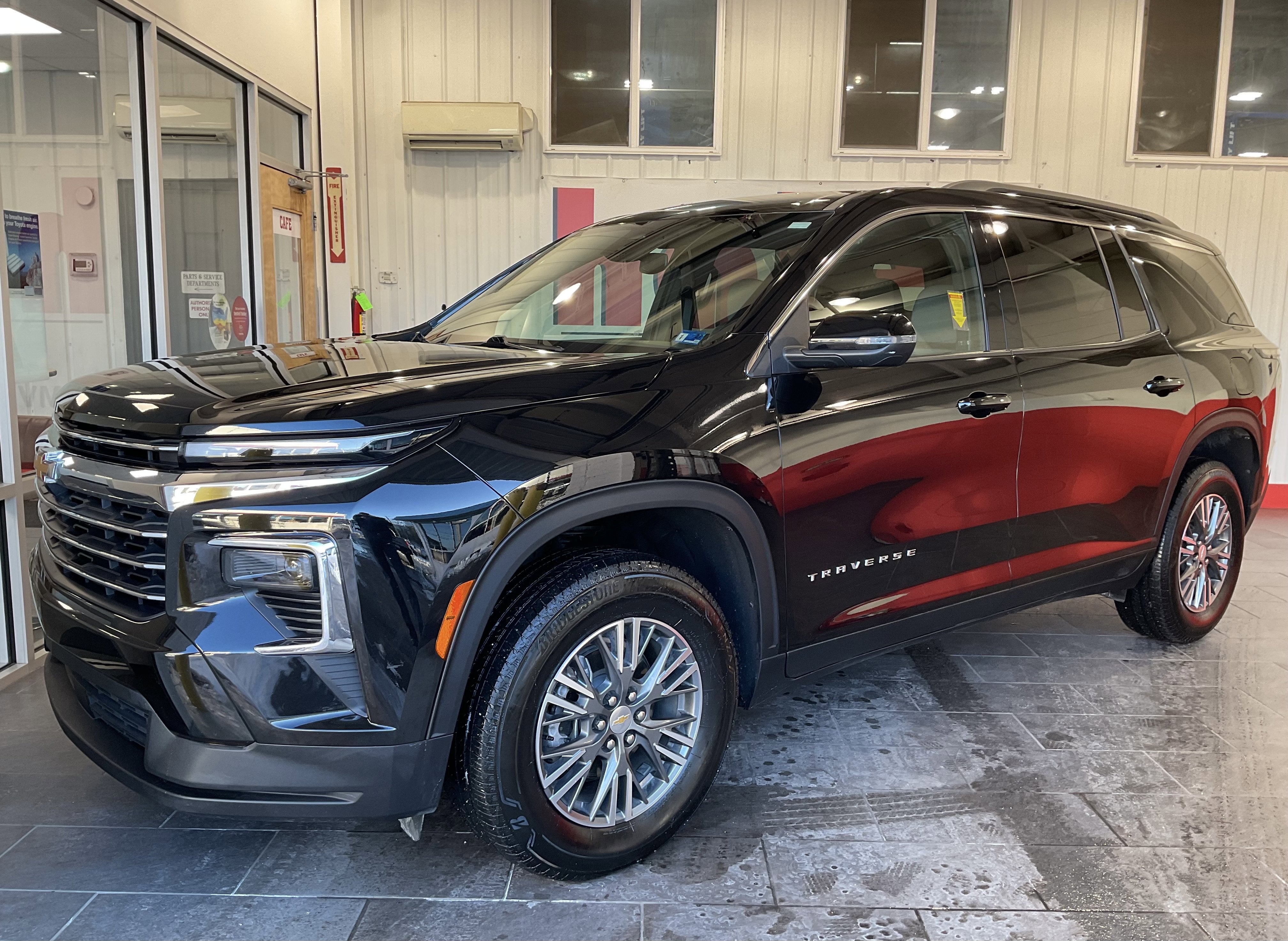 2025 Chevrolet Traverse FWD LT