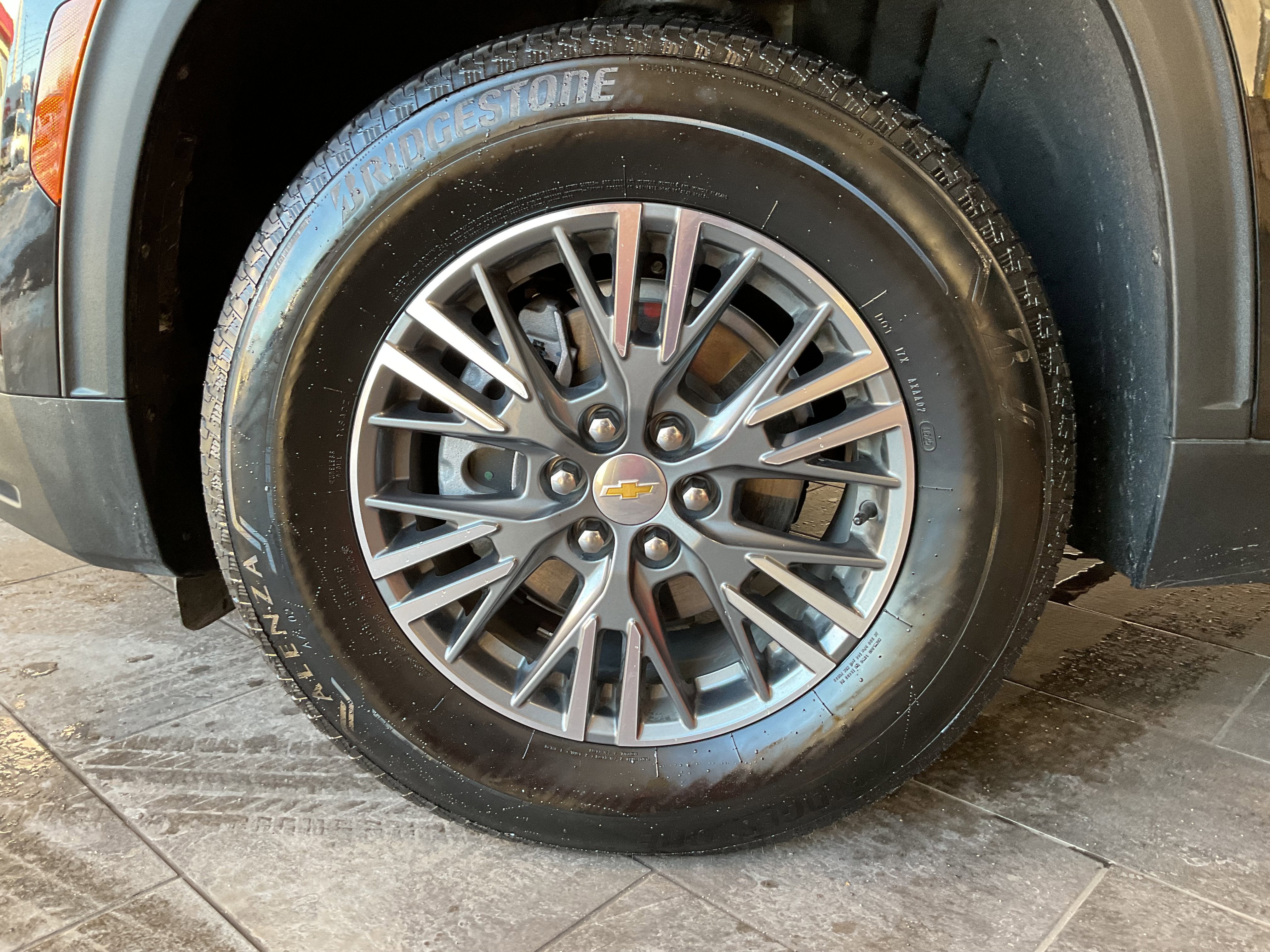 2025 Chevrolet Traverse FWD LT