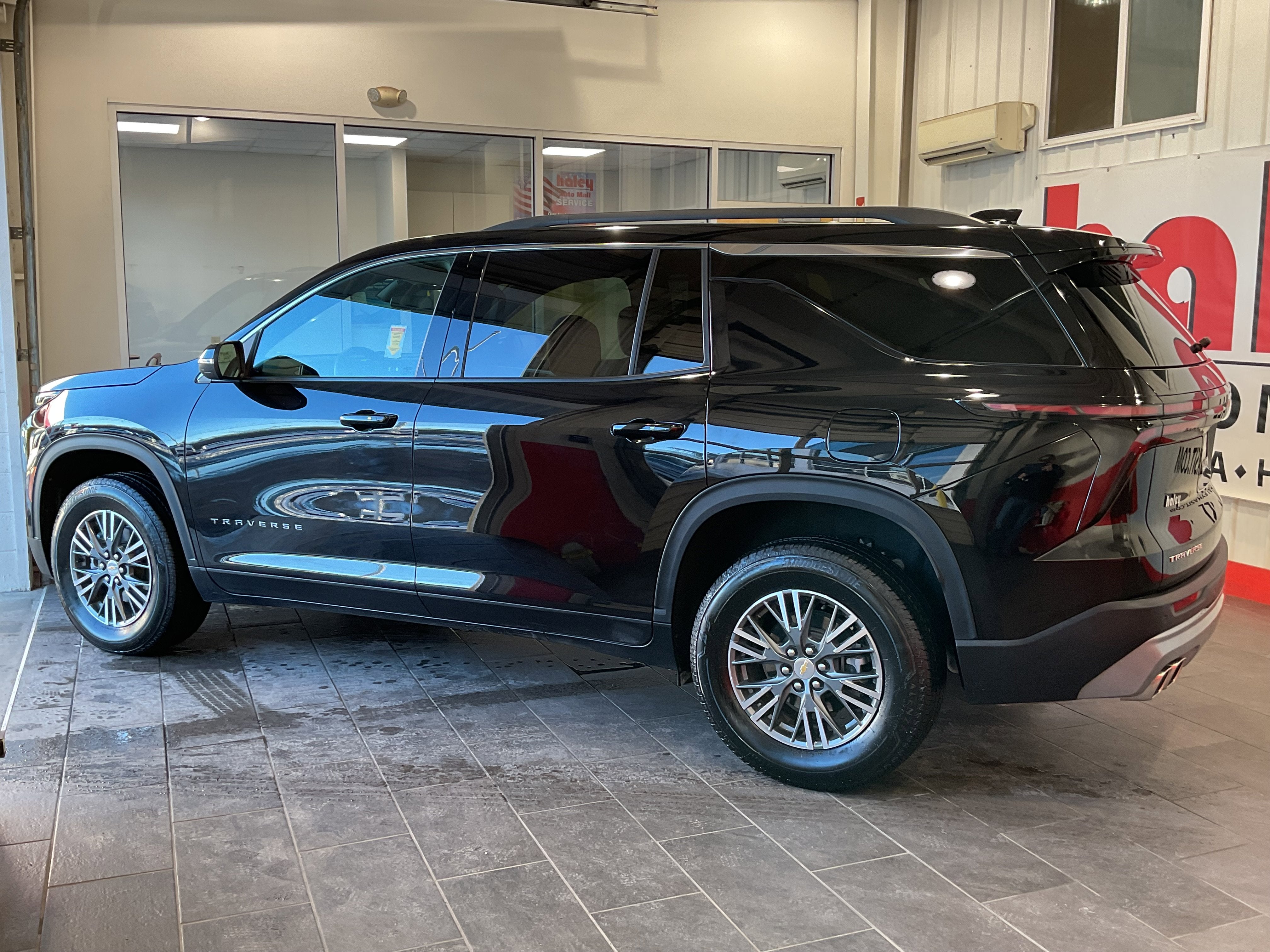 2025 Chevrolet Traverse FWD LT