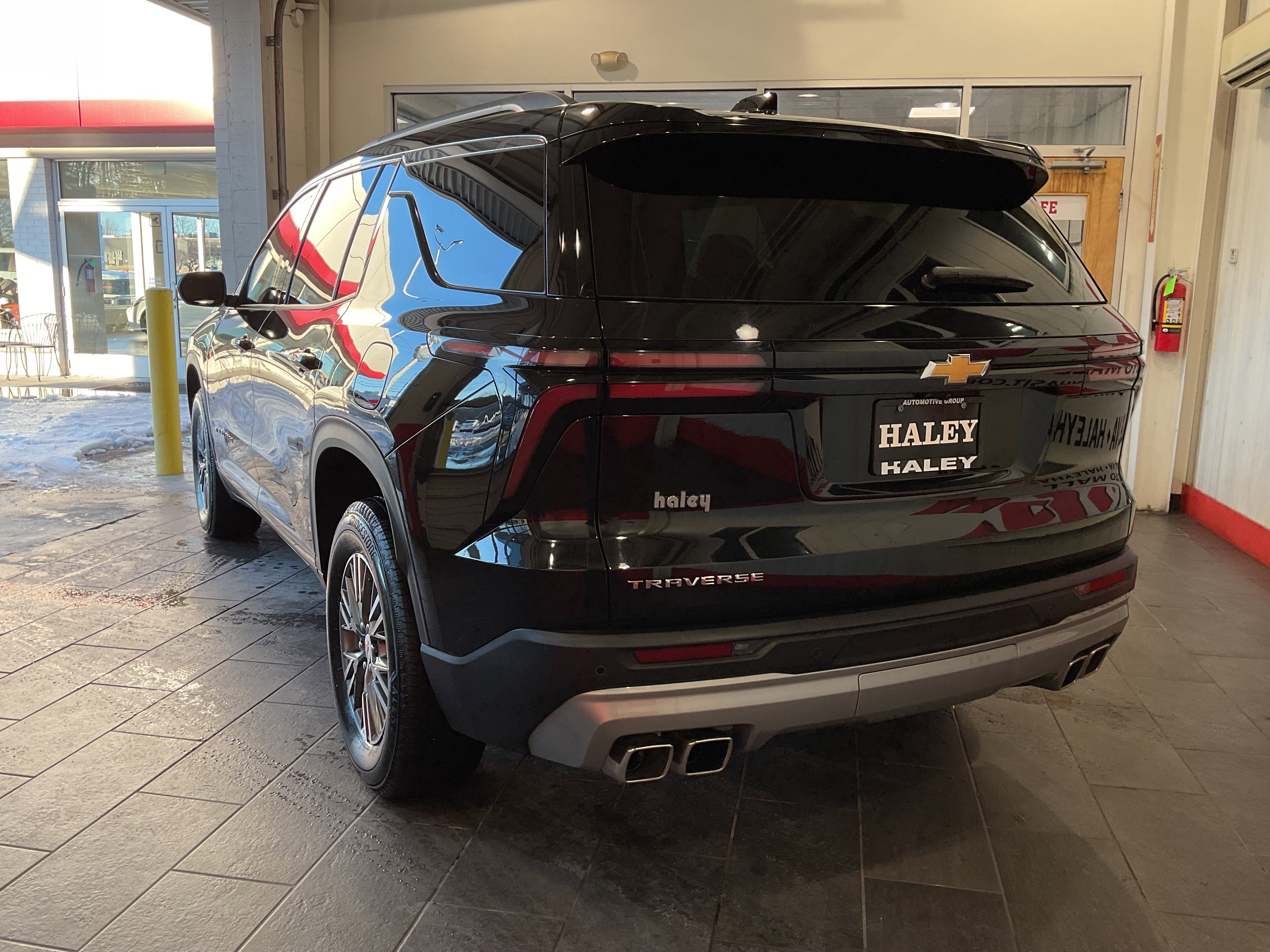 2025 Chevrolet Traverse FWD LT