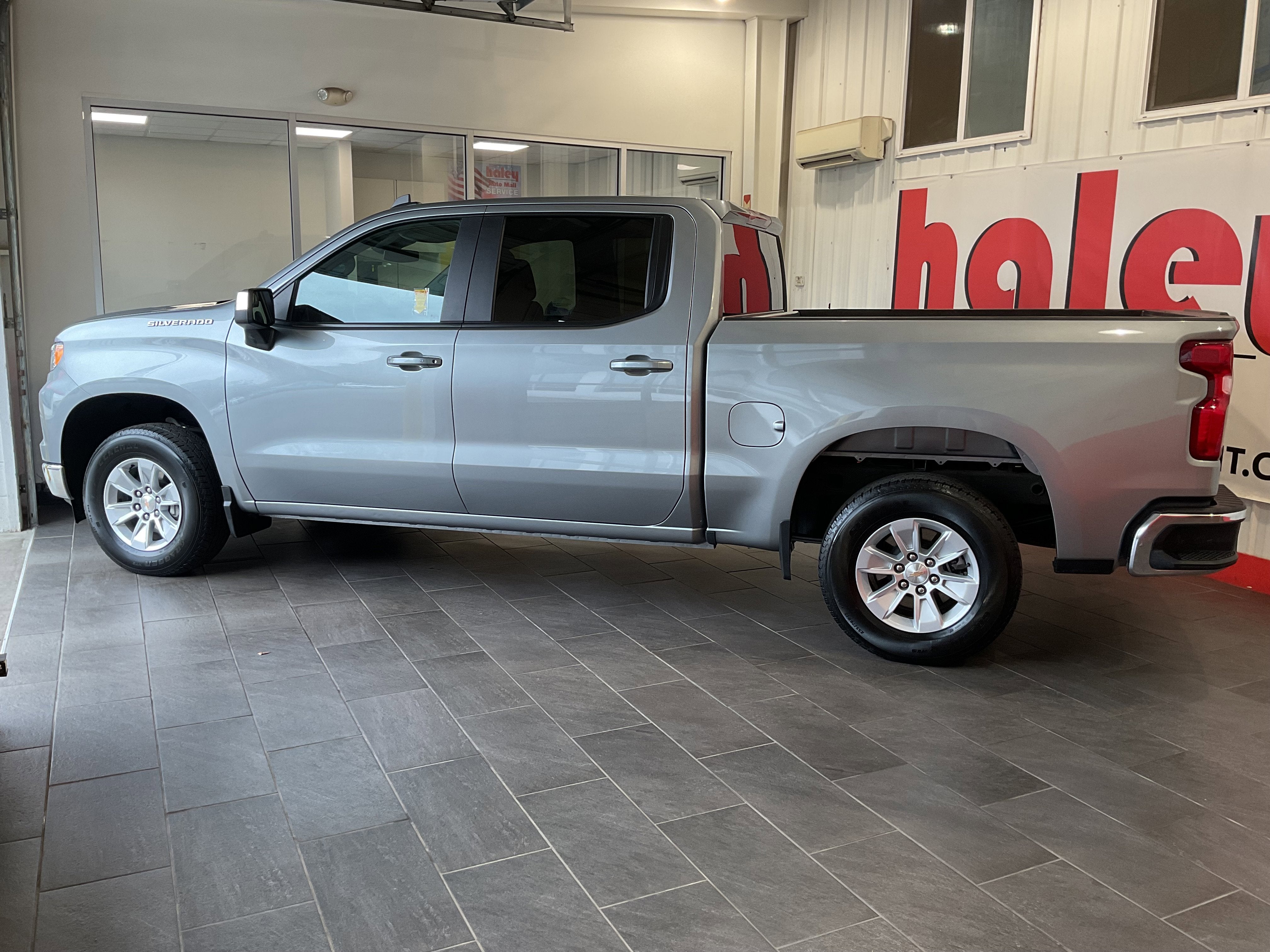 2025 Chevrolet Silverado 1500 LT