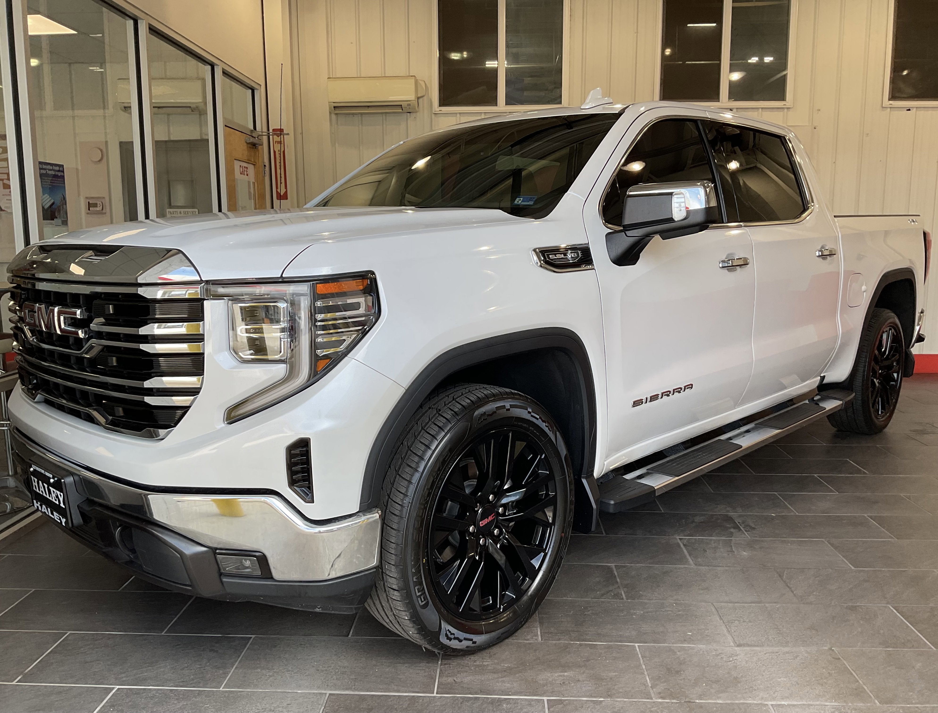 2023 GMC Sierra 1500 SLT