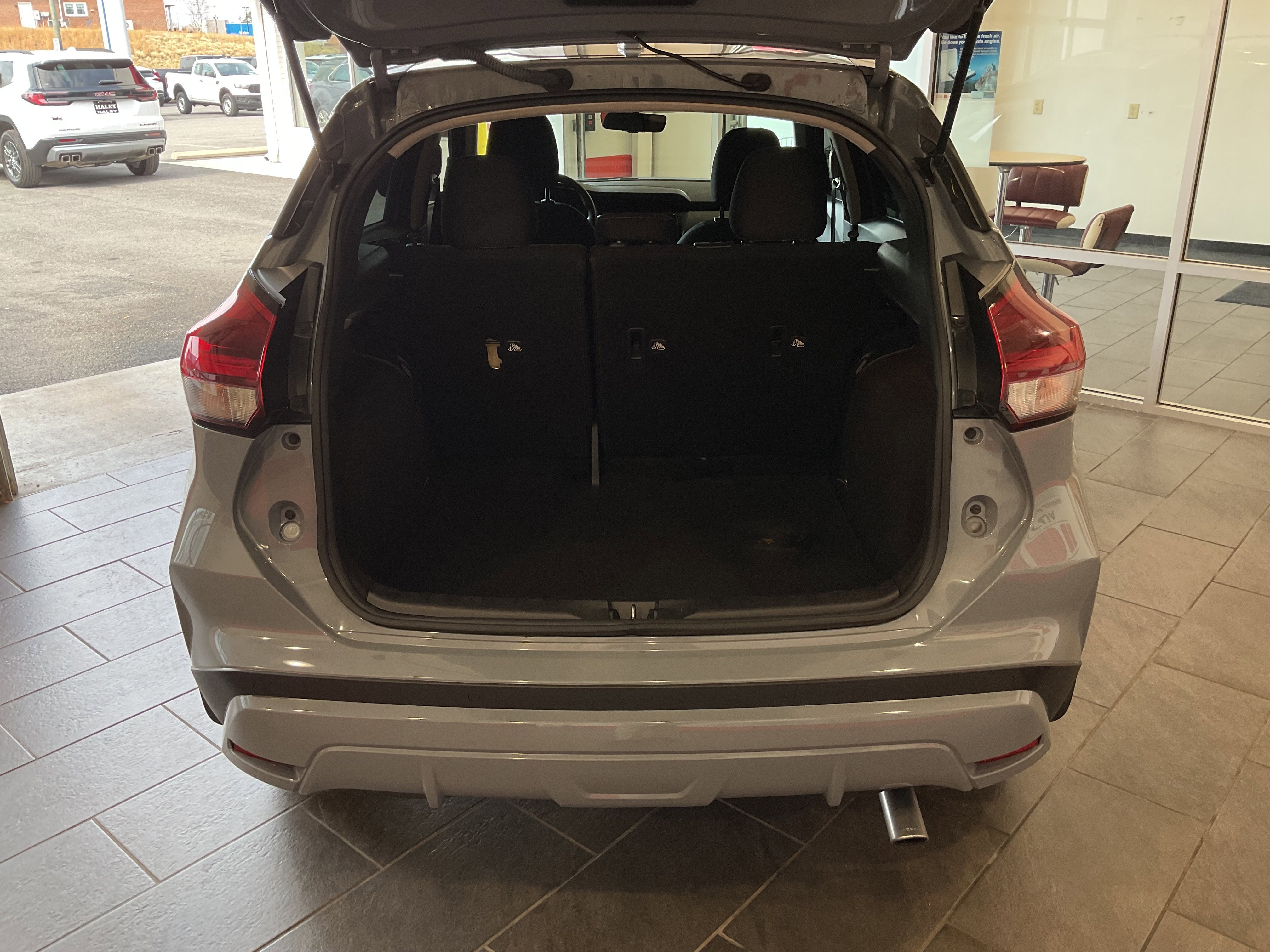 2022 Nissan Kicks SV