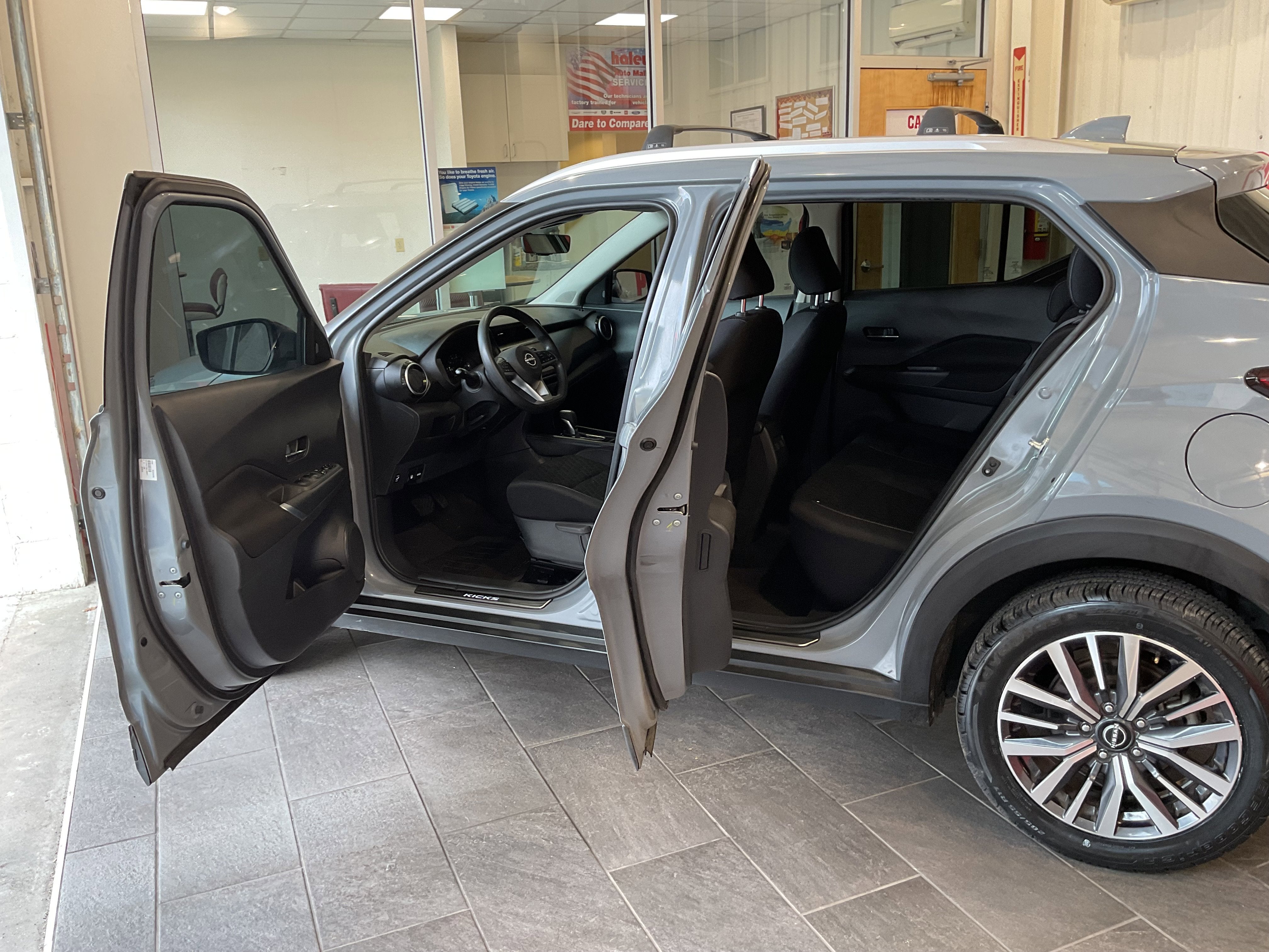 2022 Nissan Kicks SV