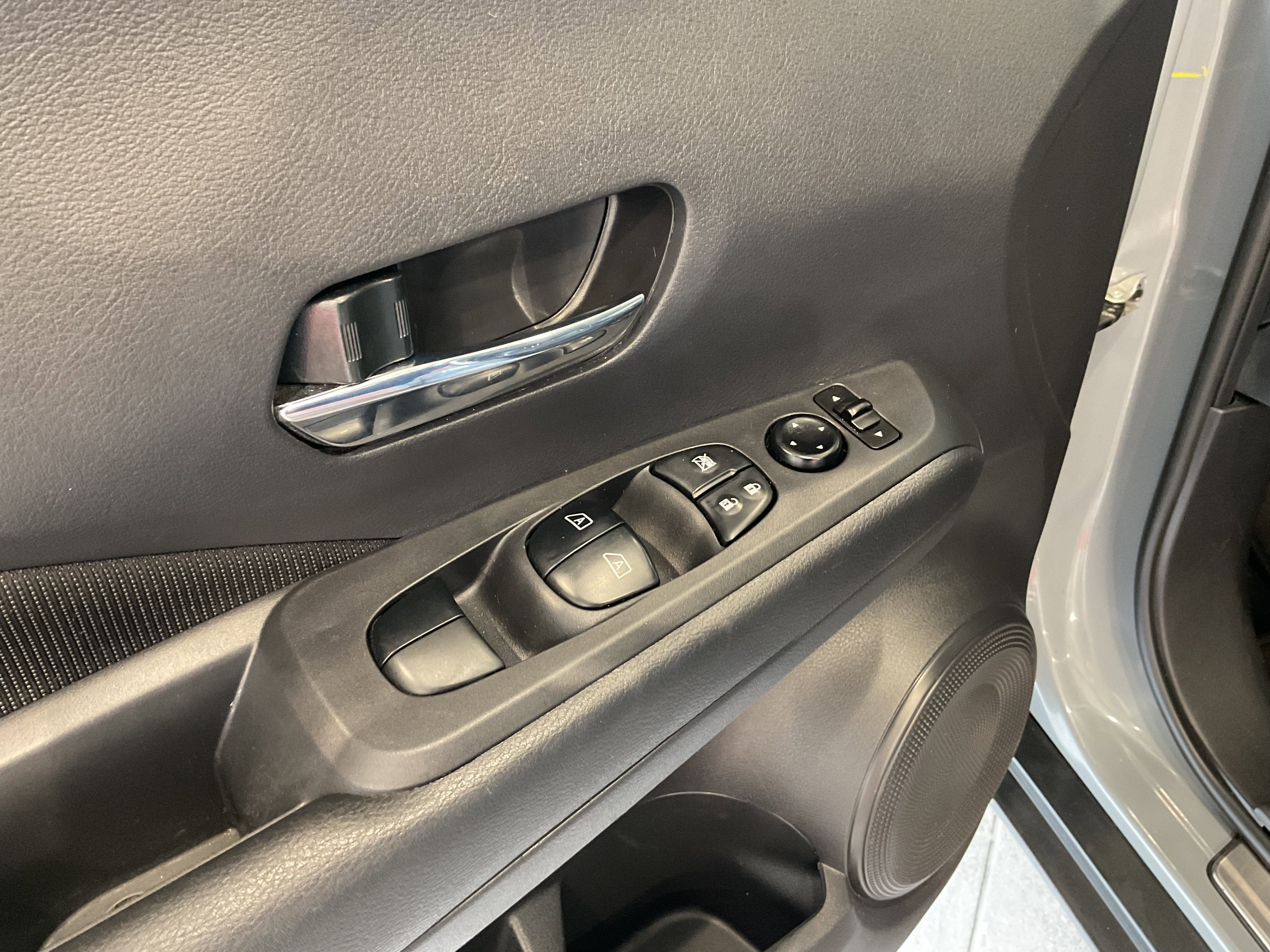 2022 Nissan Kicks SV