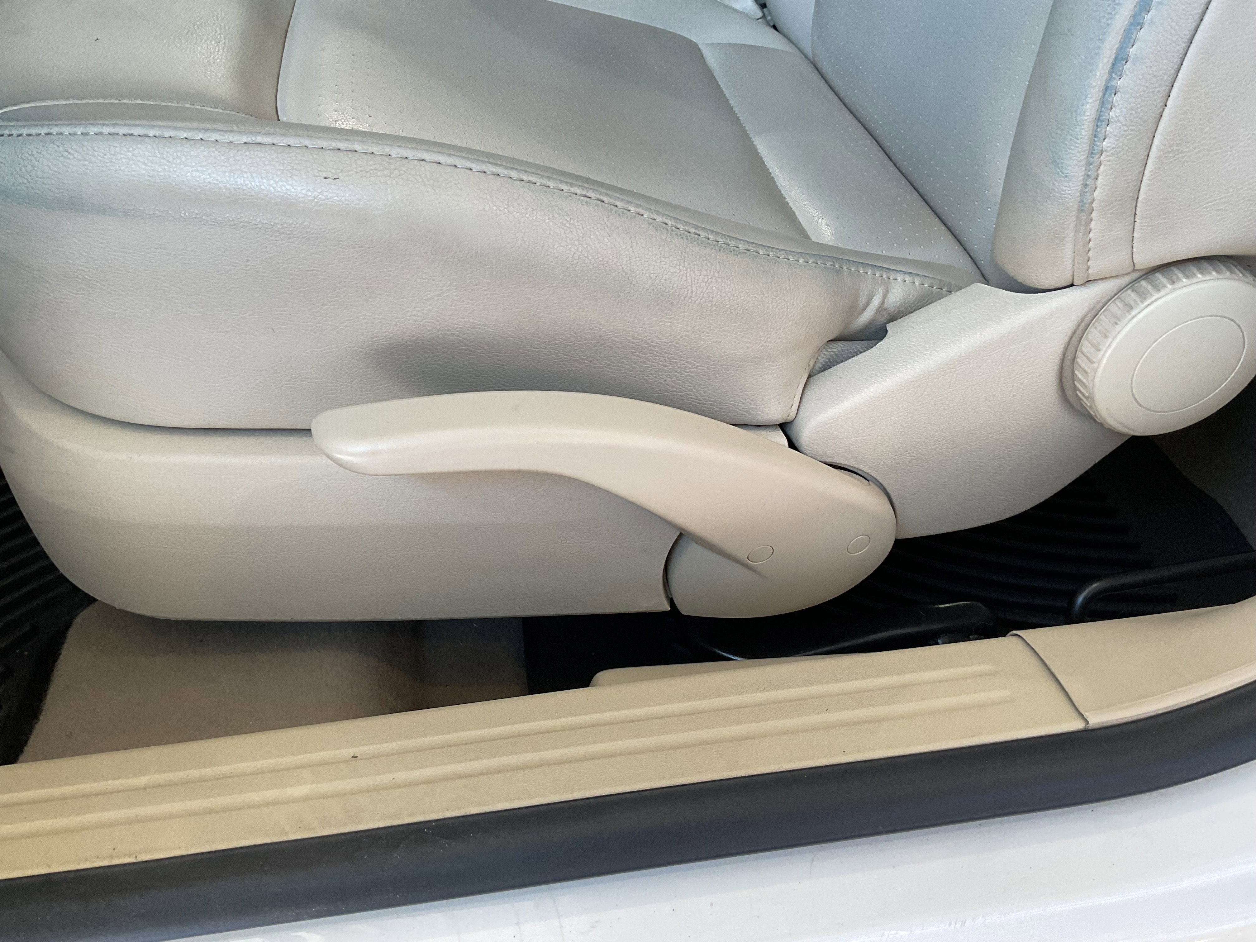 2010 Volkswagen New Beetle Coupe Base