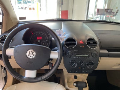 2010 Volkswagen New Beetle Coupe Base