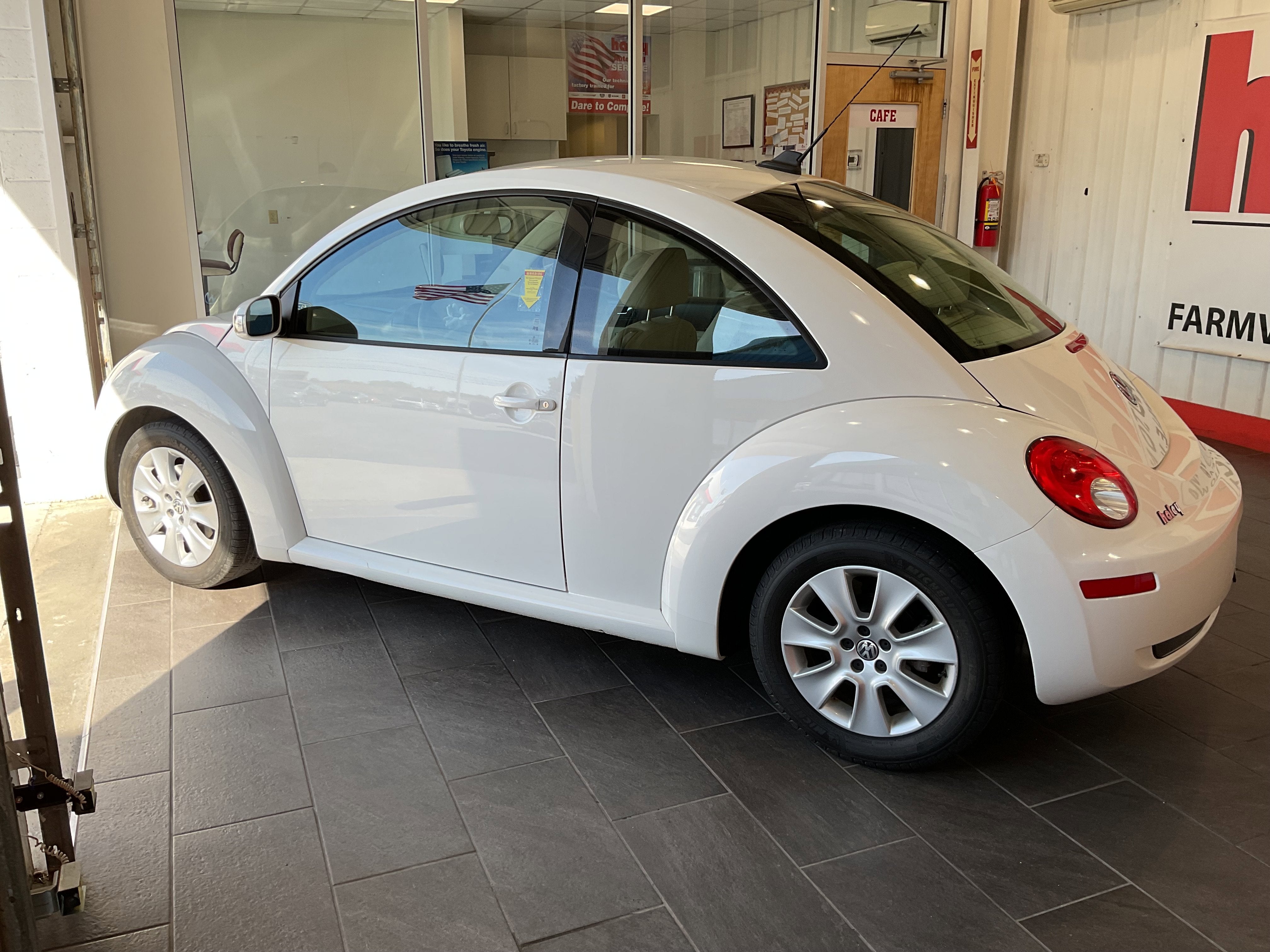 2010 Volkswagen New Beetle Coupe Base