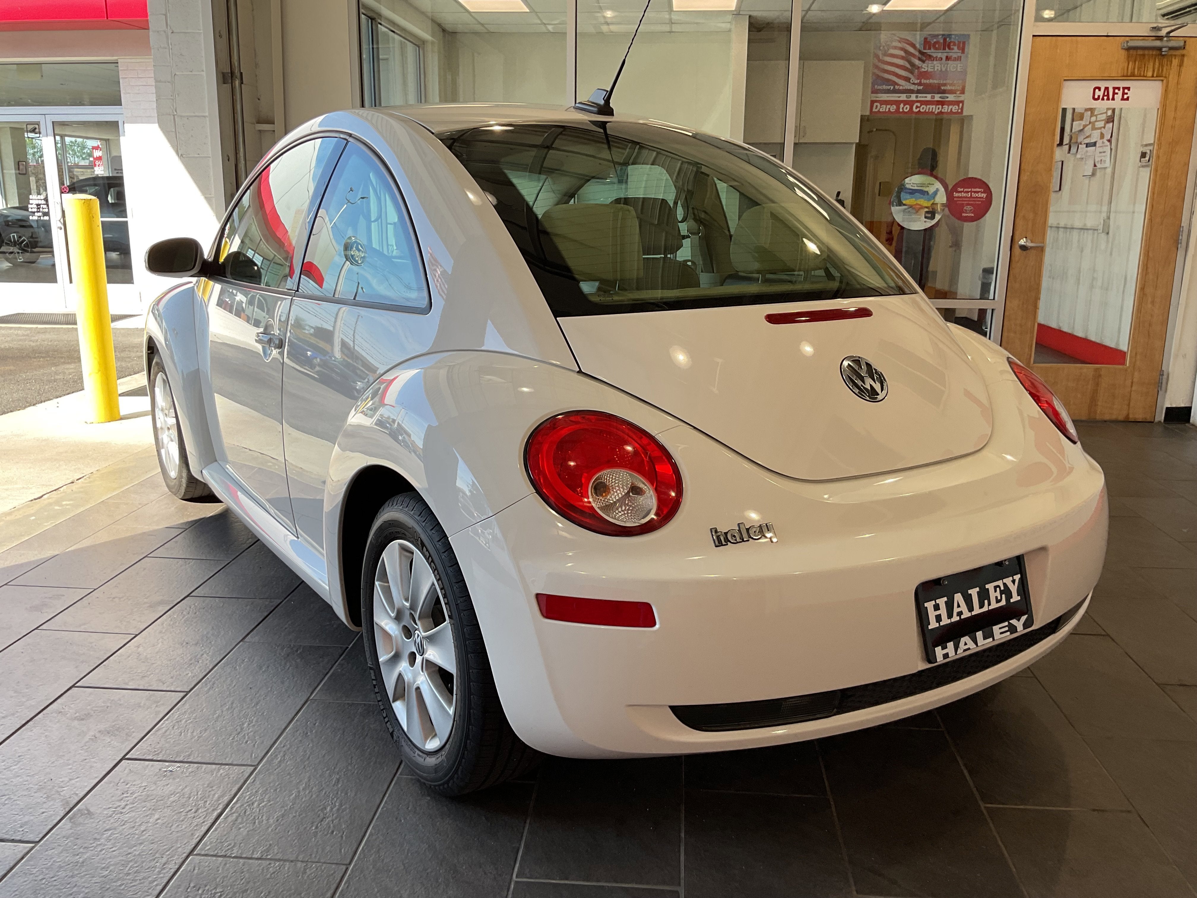 2010 Volkswagen New Beetle Coupe Base