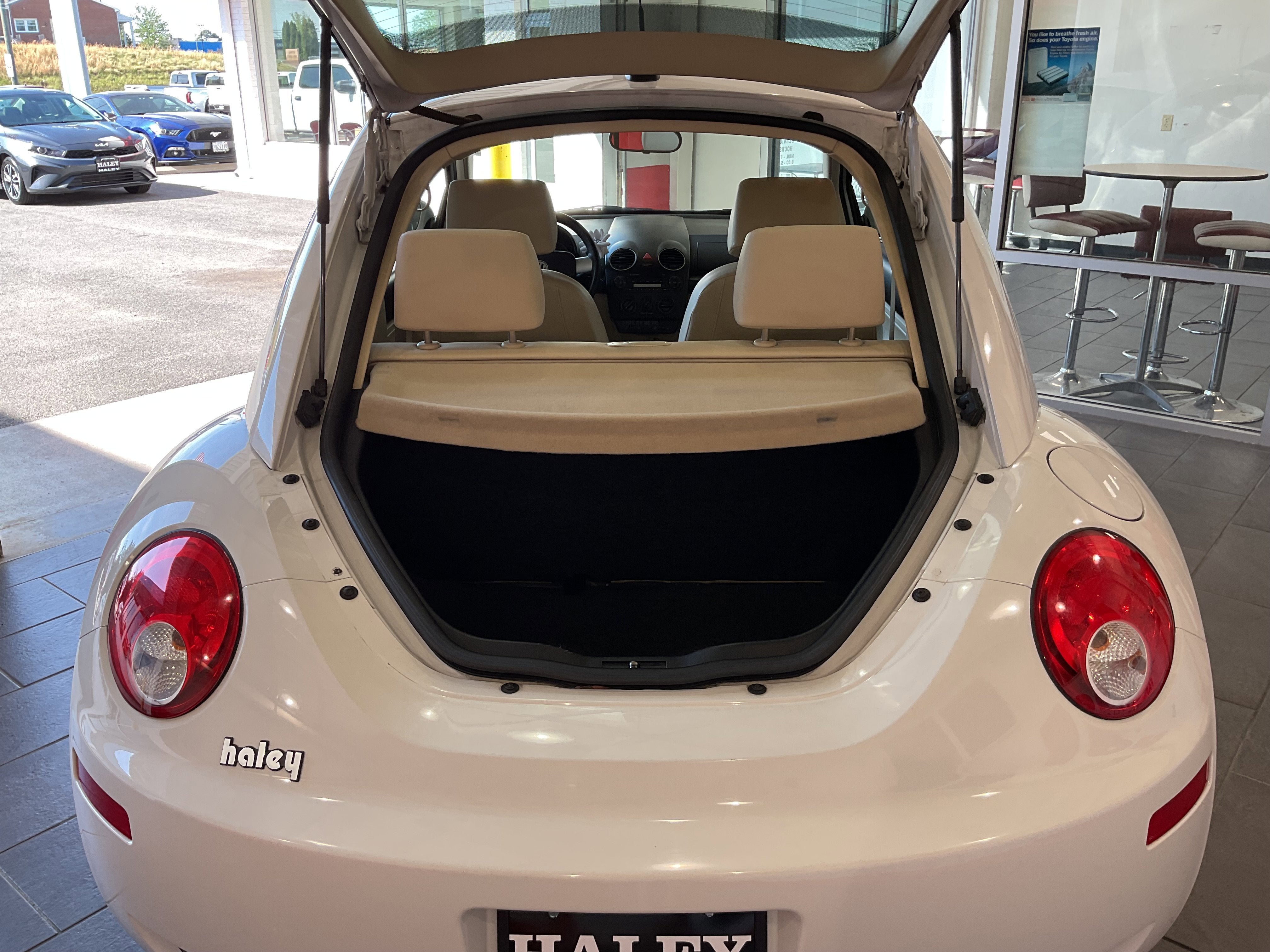 2010 Volkswagen New Beetle Coupe Base