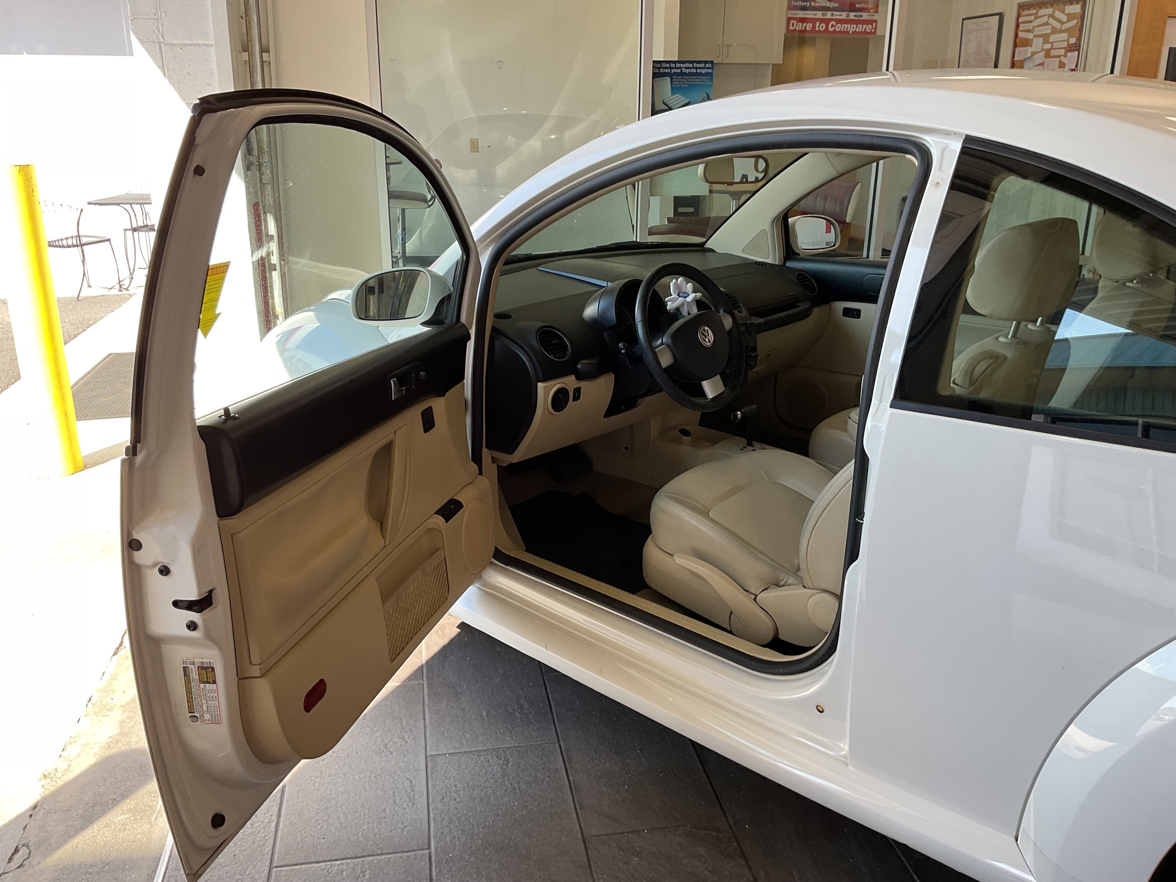 2010 Volkswagen New Beetle Coupe Base