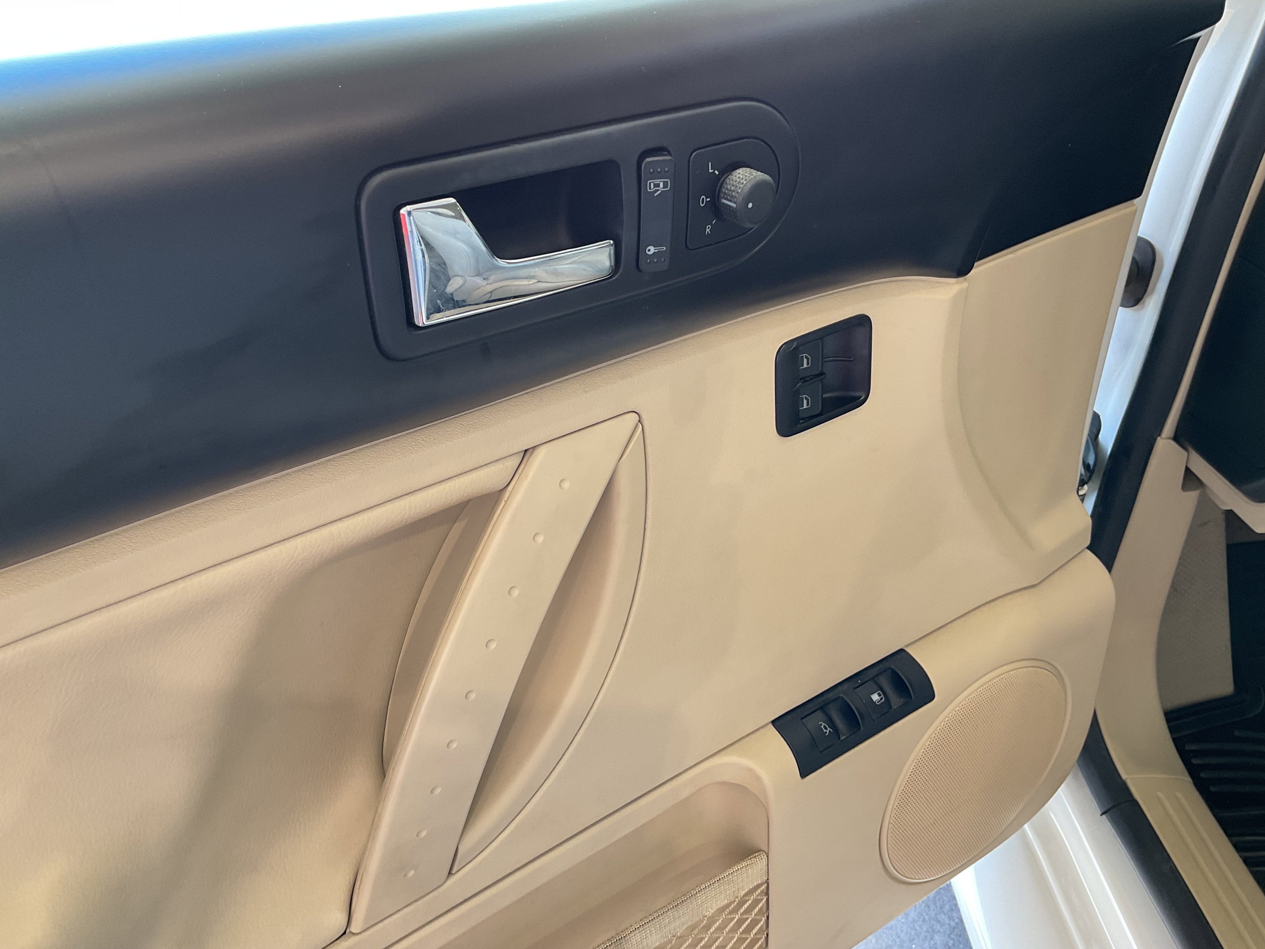 2010 Volkswagen New Beetle Coupe Base