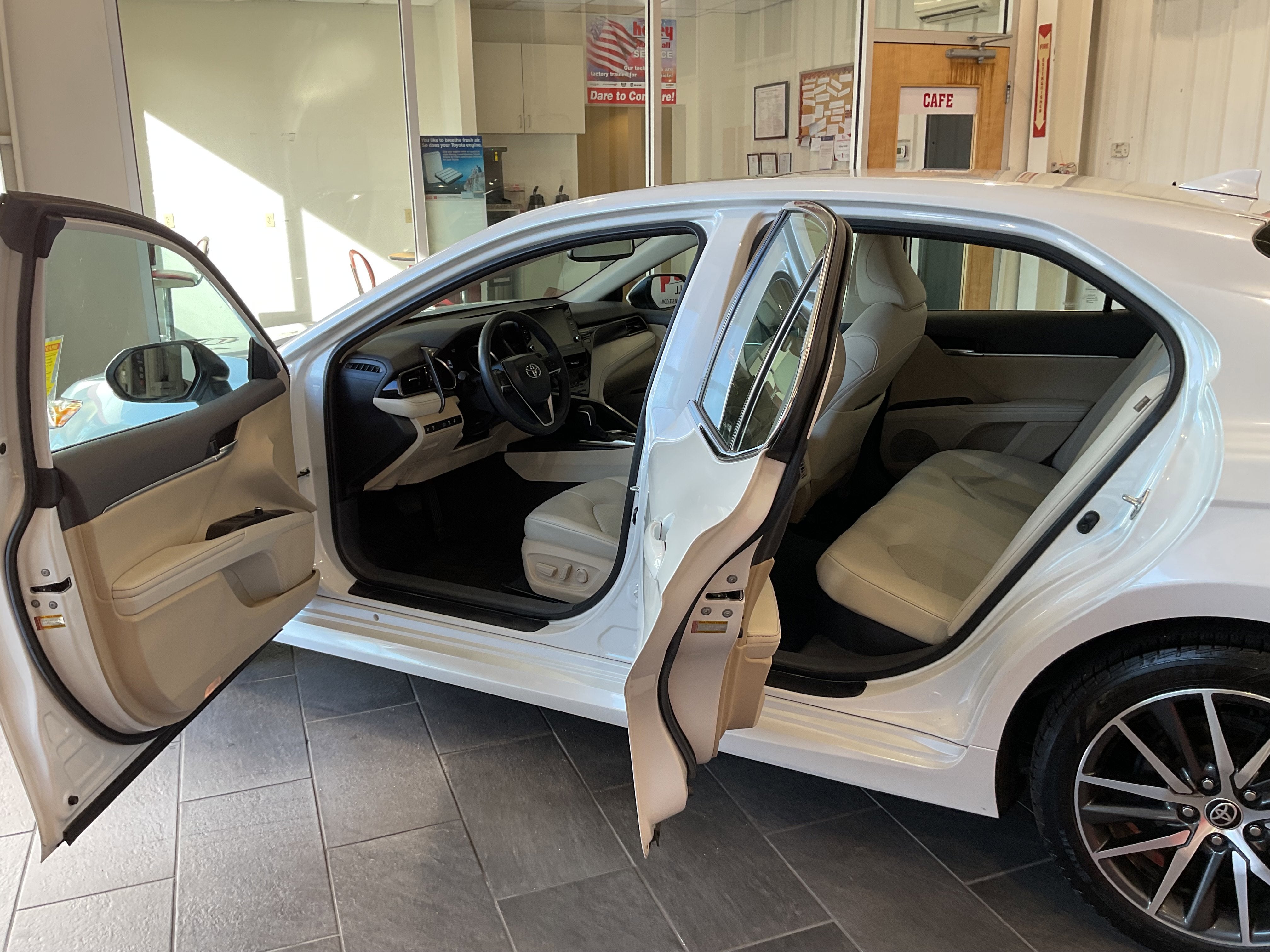 2023 Toyota Camry Hybrid XLE