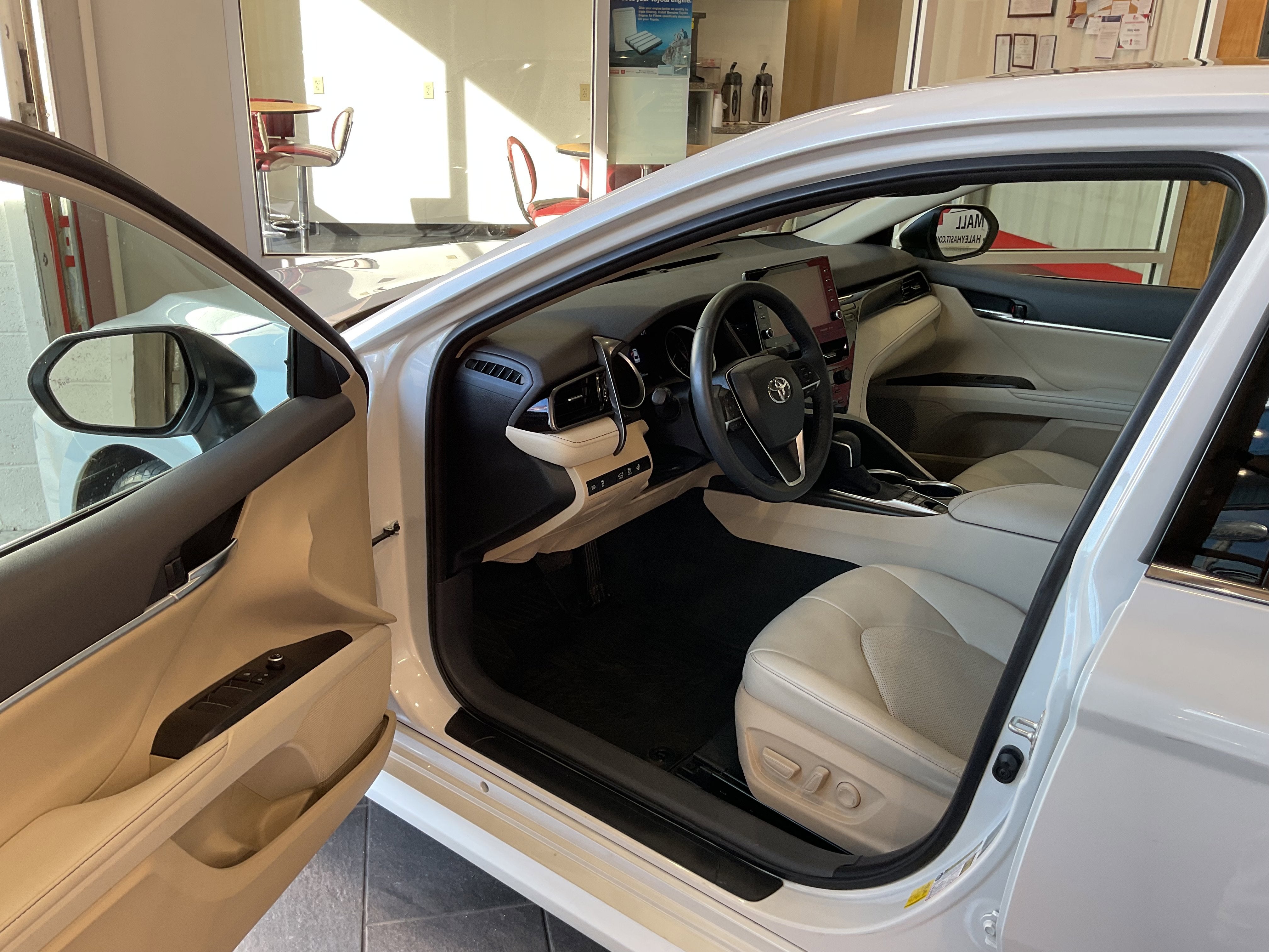 2023 Toyota Camry Hybrid XLE