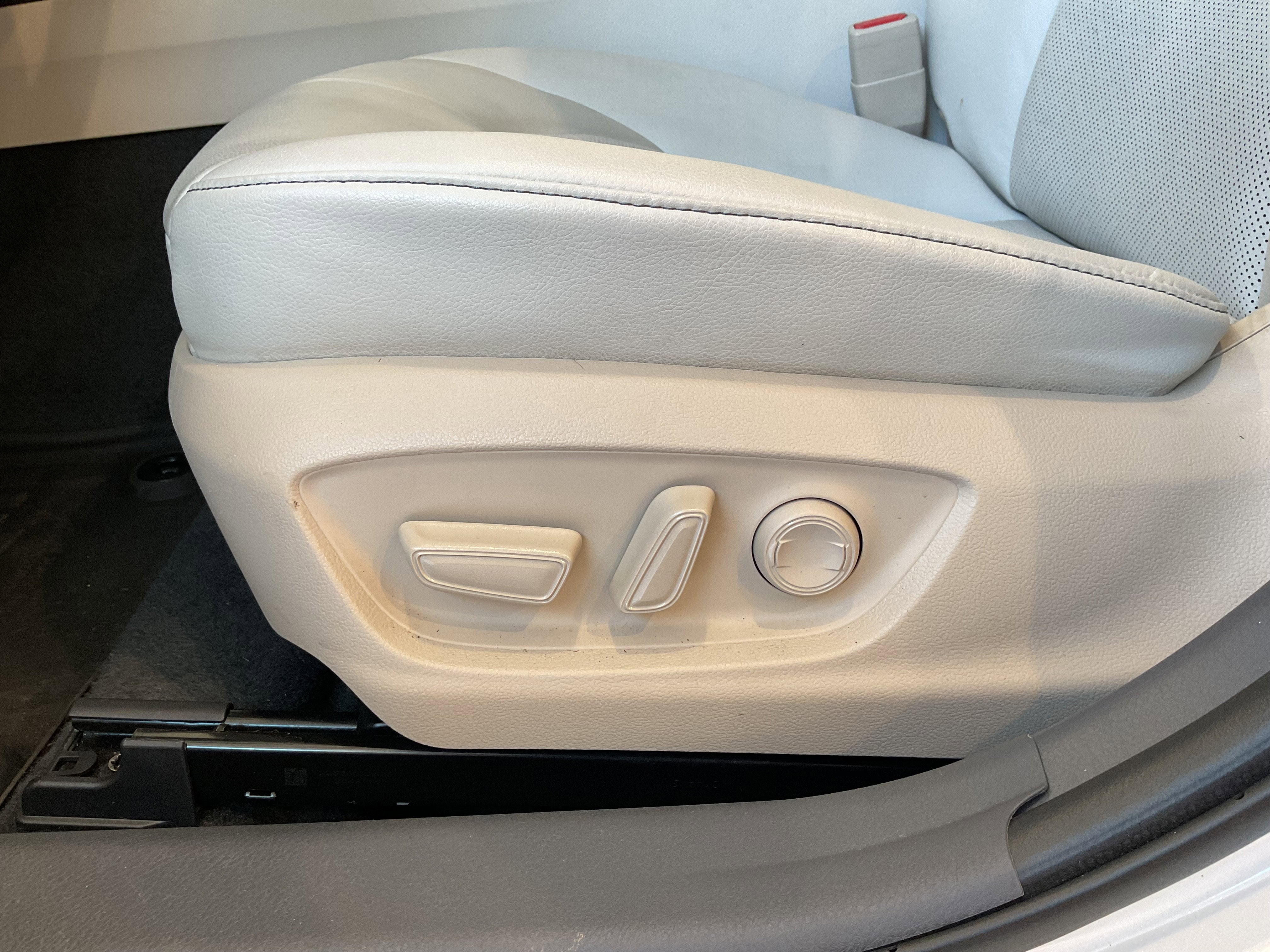 2023 Toyota Camry Hybrid XLE