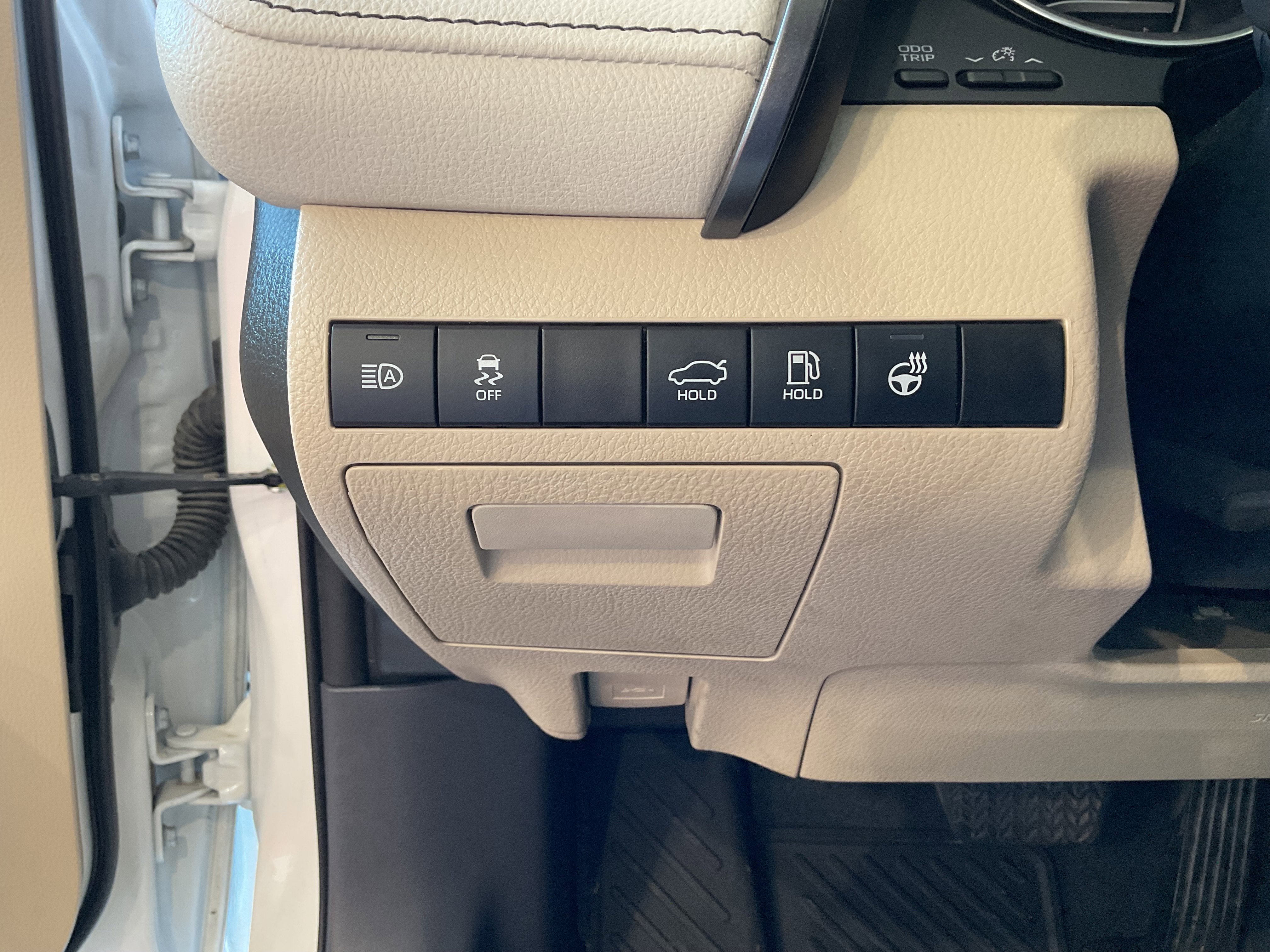 2023 Toyota Camry Hybrid XLE