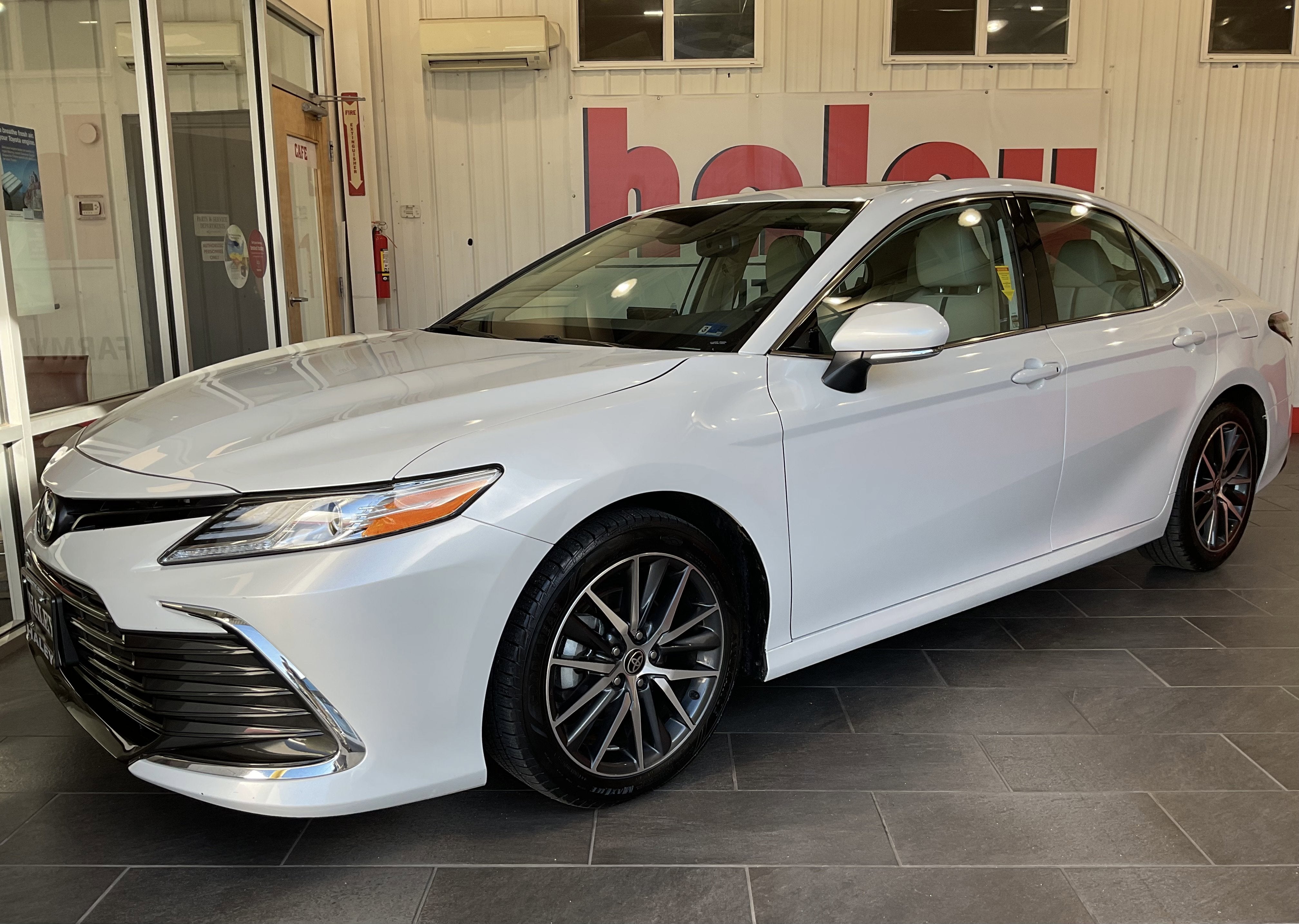 2023 Toyota Camry Hybrid XLE