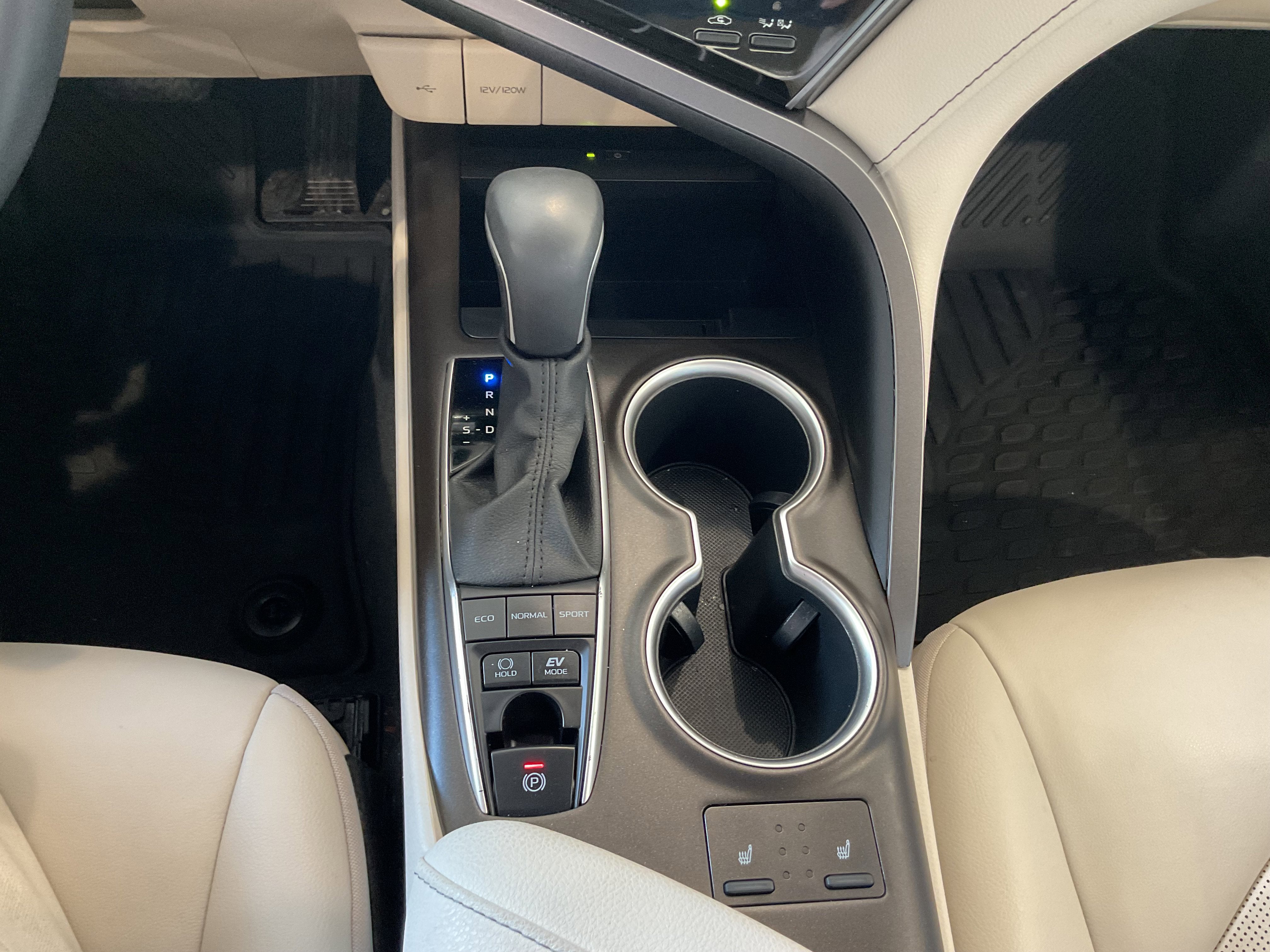 2023 Toyota Camry Hybrid XLE