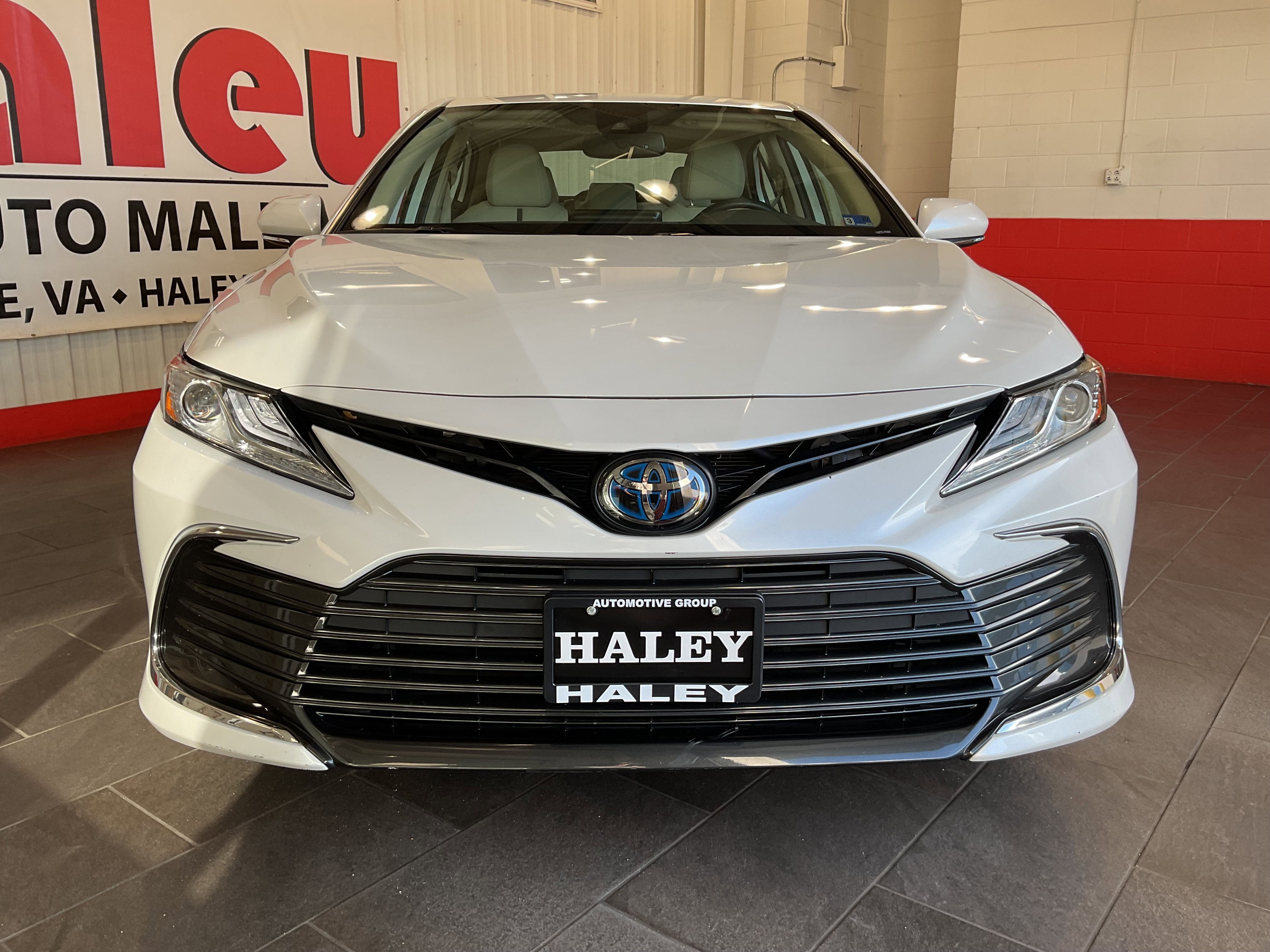 2023 Toyota Camry Hybrid XLE