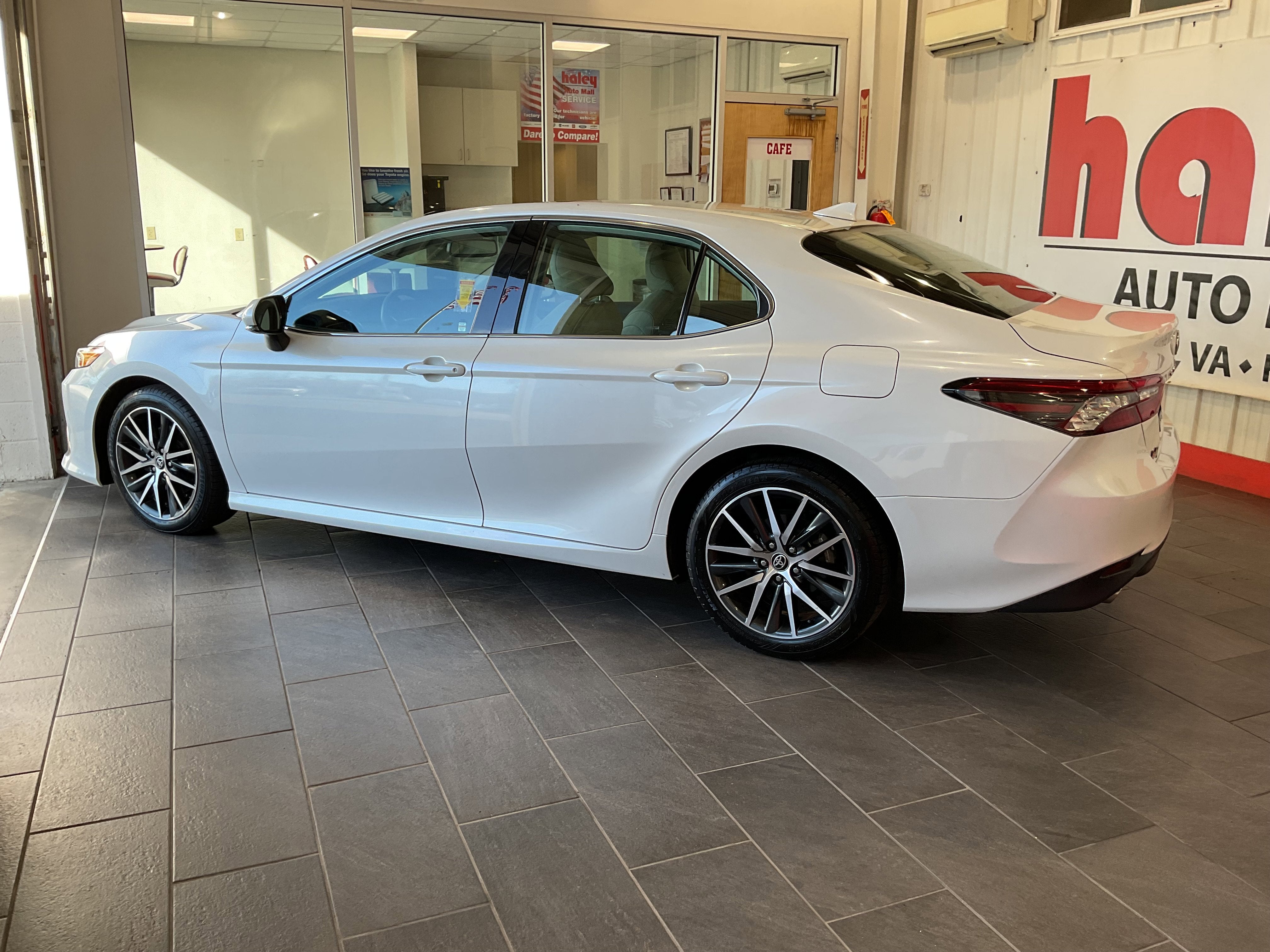 2023 Toyota Camry Hybrid XLE
