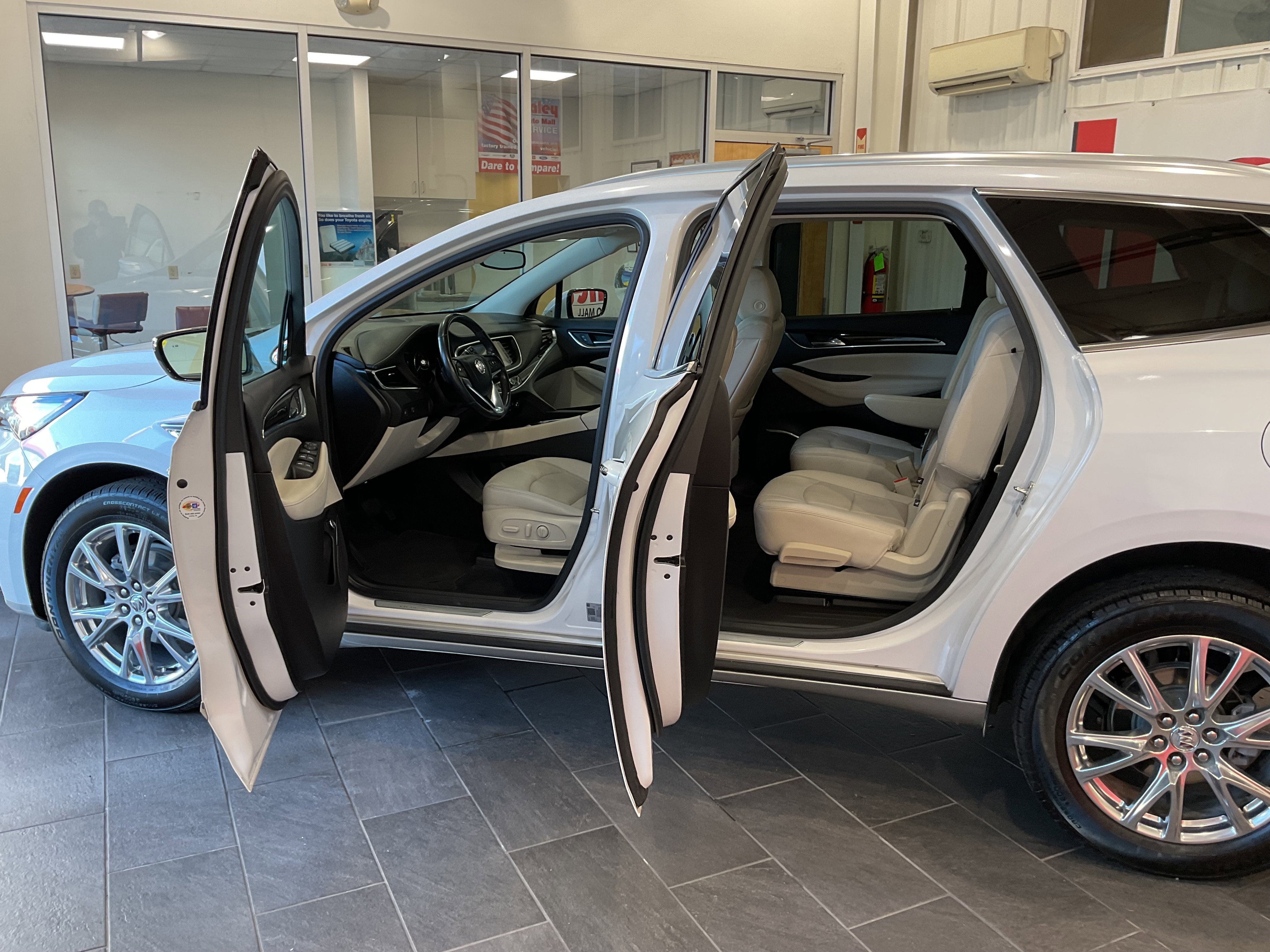 2023 Buick Enclave Essence