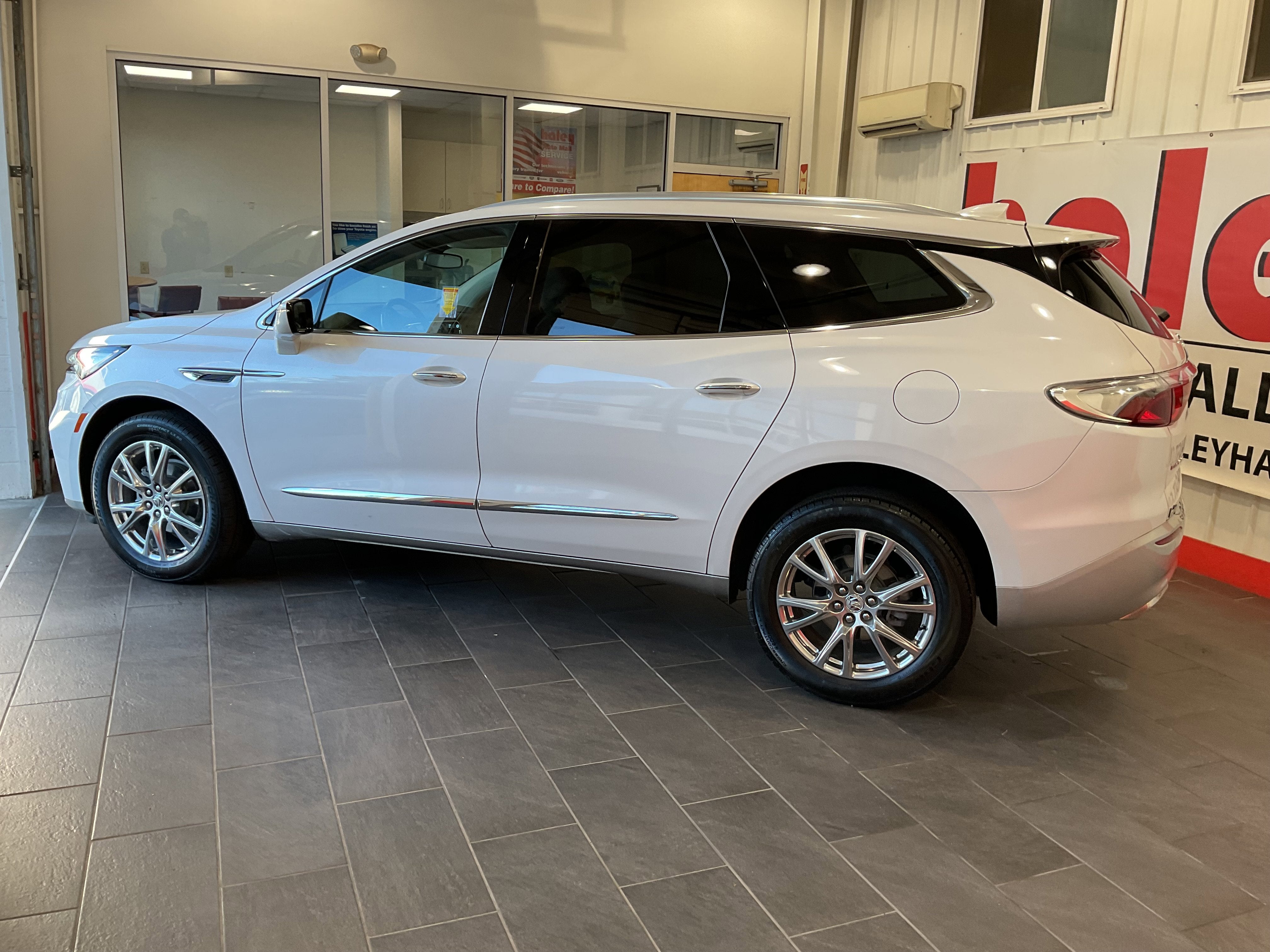 2023 Buick Enclave Essence