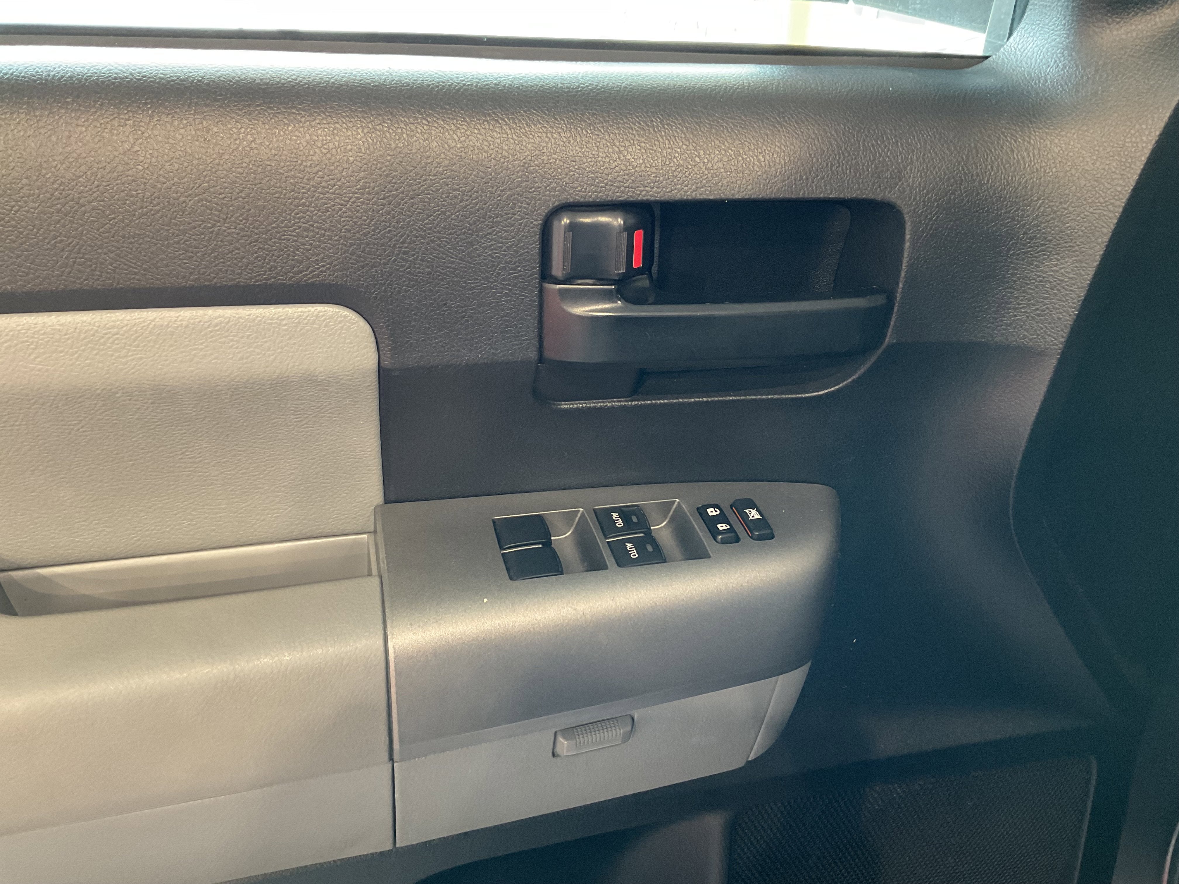 2017 Toyota Sequoia SR5