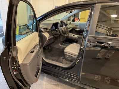 2024 Toyota Sienna LE