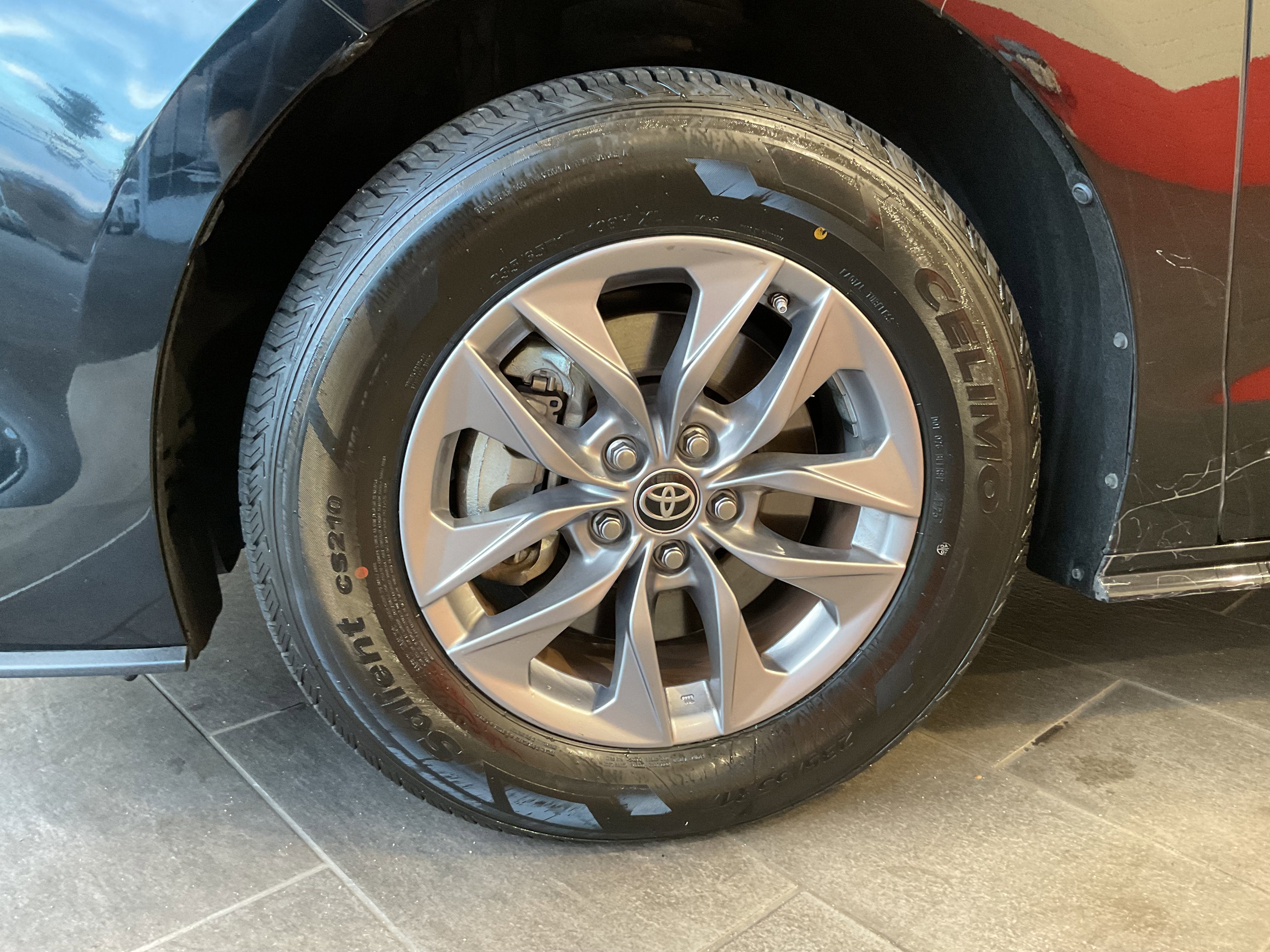 2024 Toyota Sienna LE