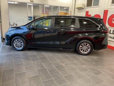 2024 Toyota Sienna LE
