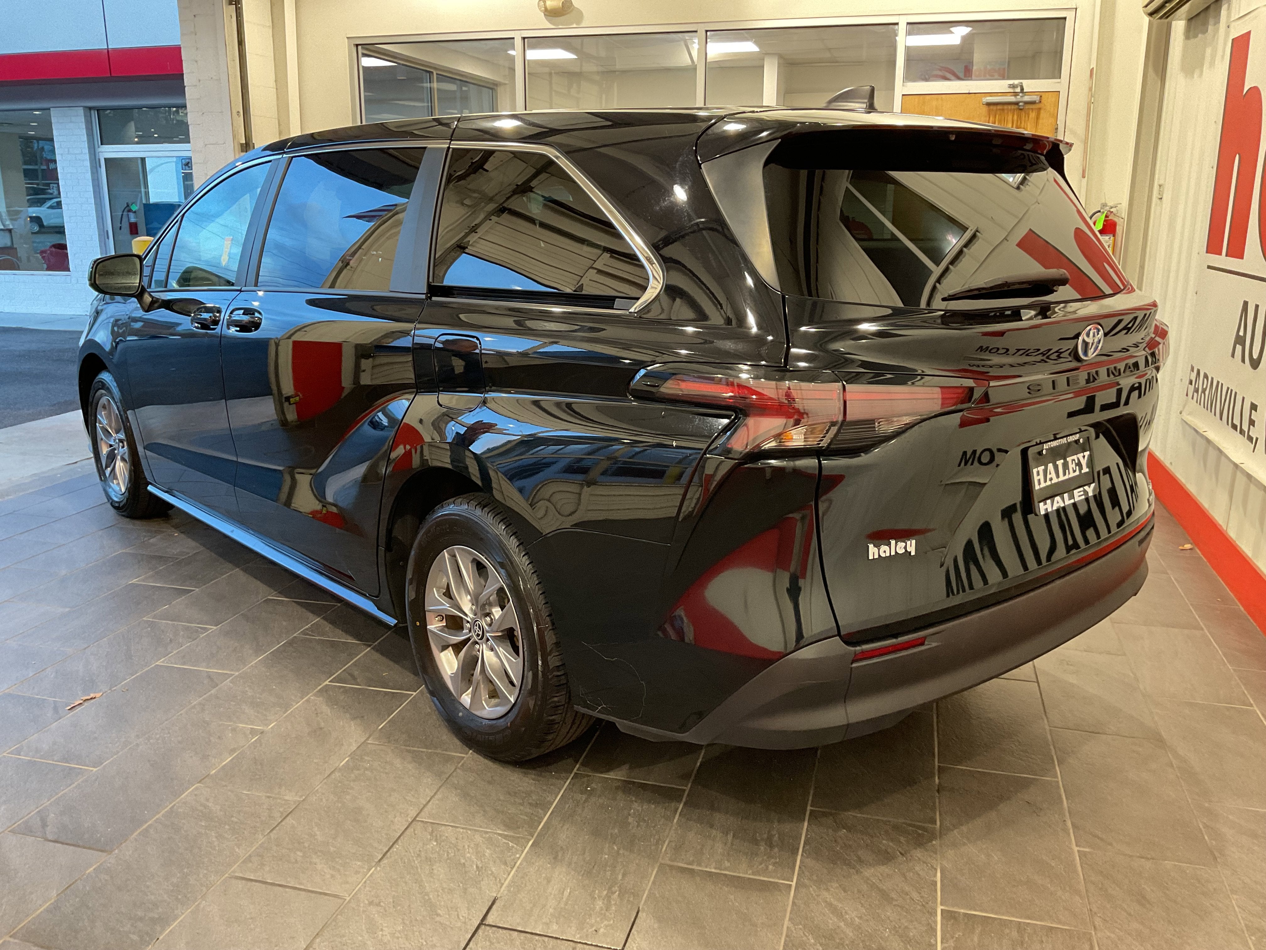 2024 Toyota Sienna LE