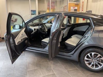 2019 Toyota Prius LE