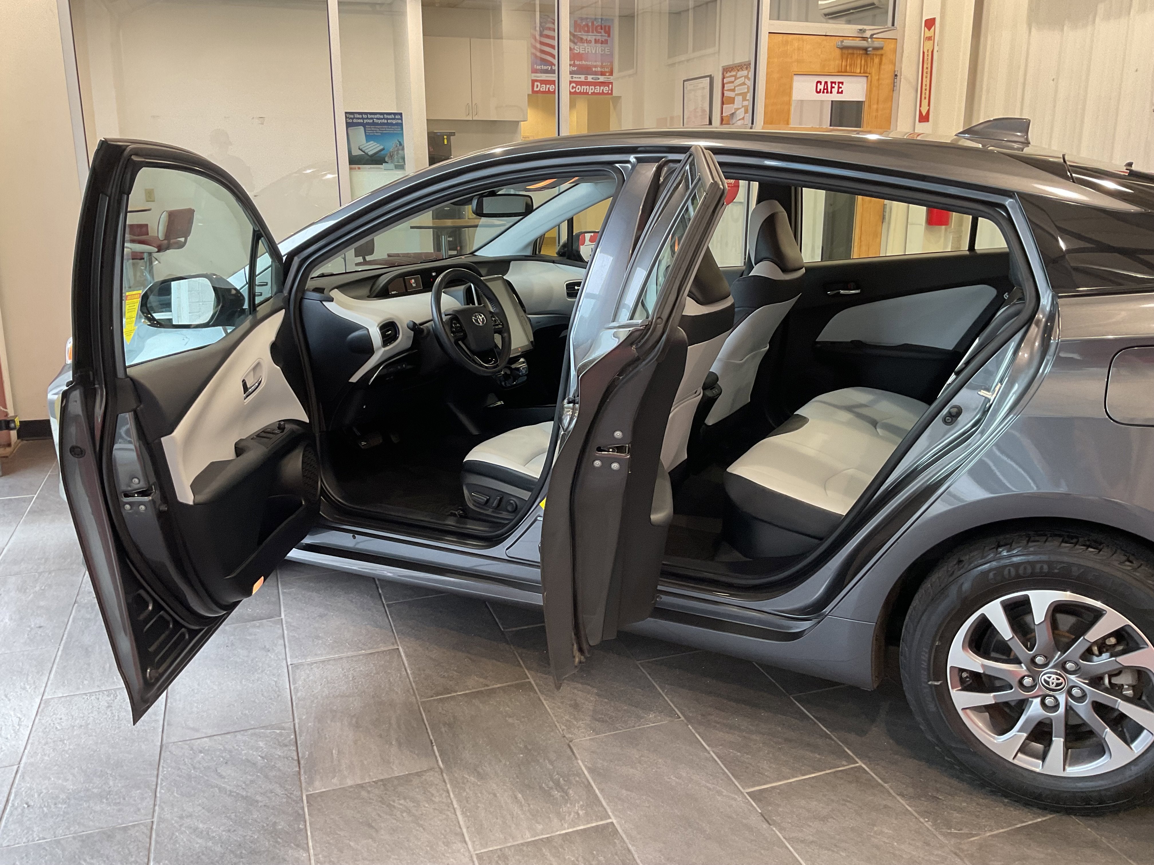 2019 Toyota Prius LE