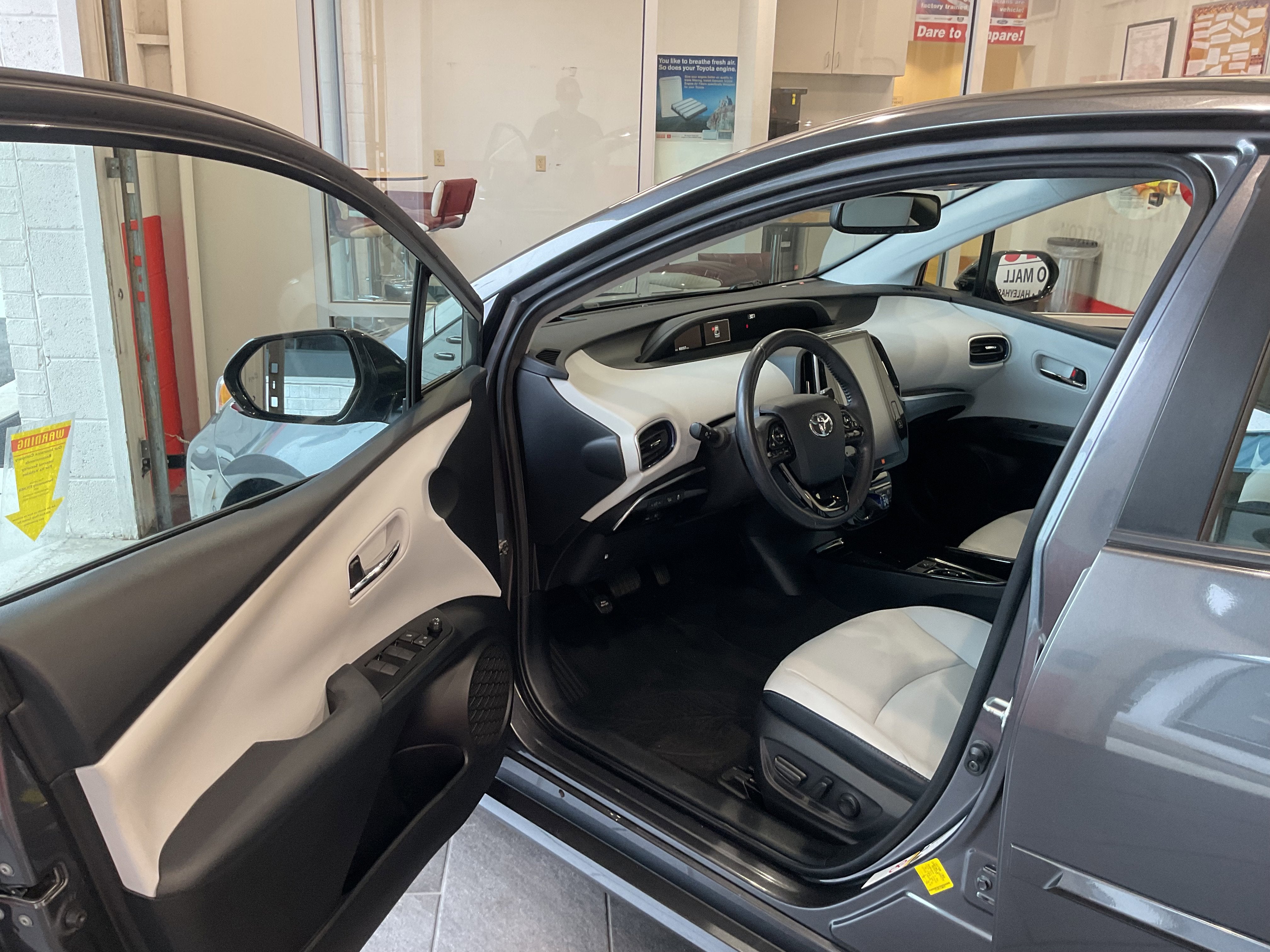2019 Toyota Prius LE