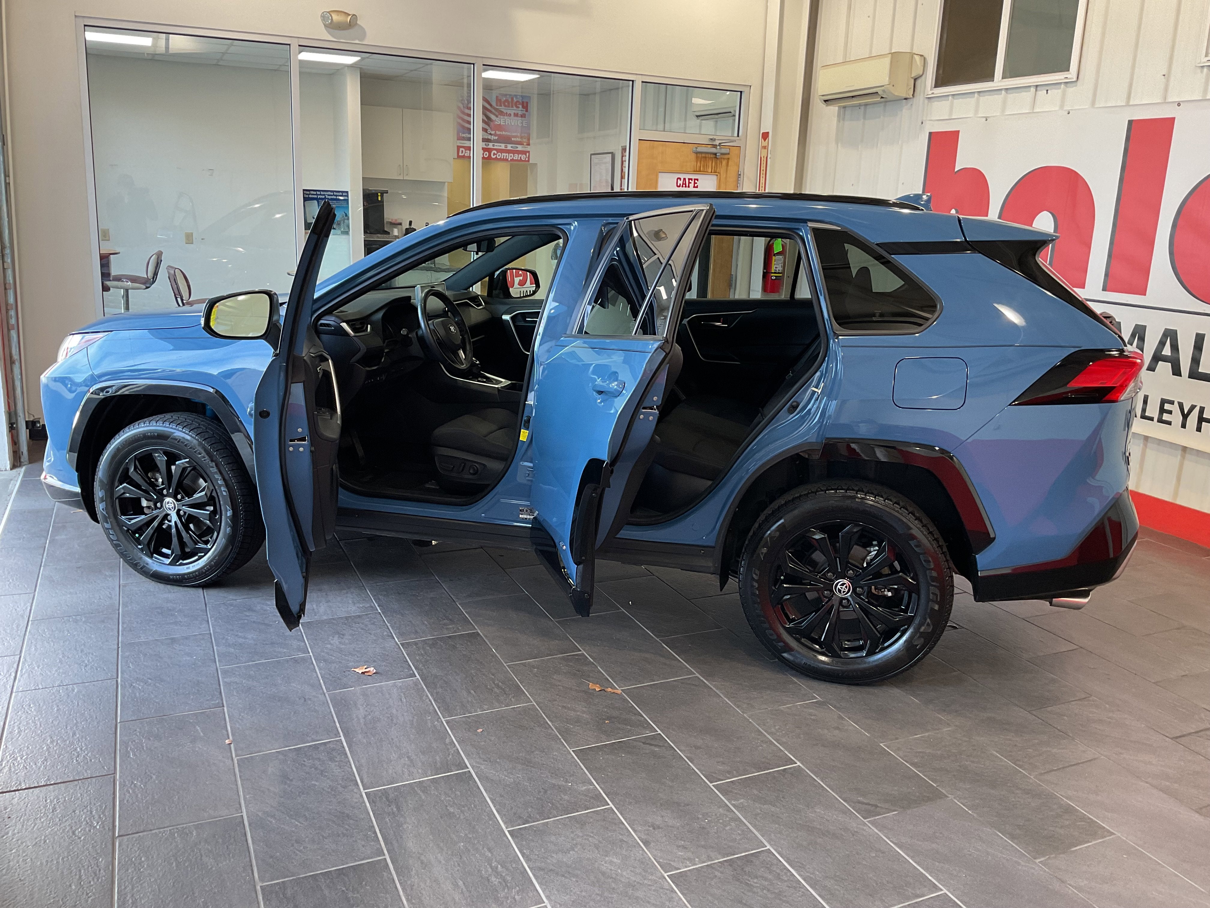 2022 Toyota RAV4 Hybrid SE