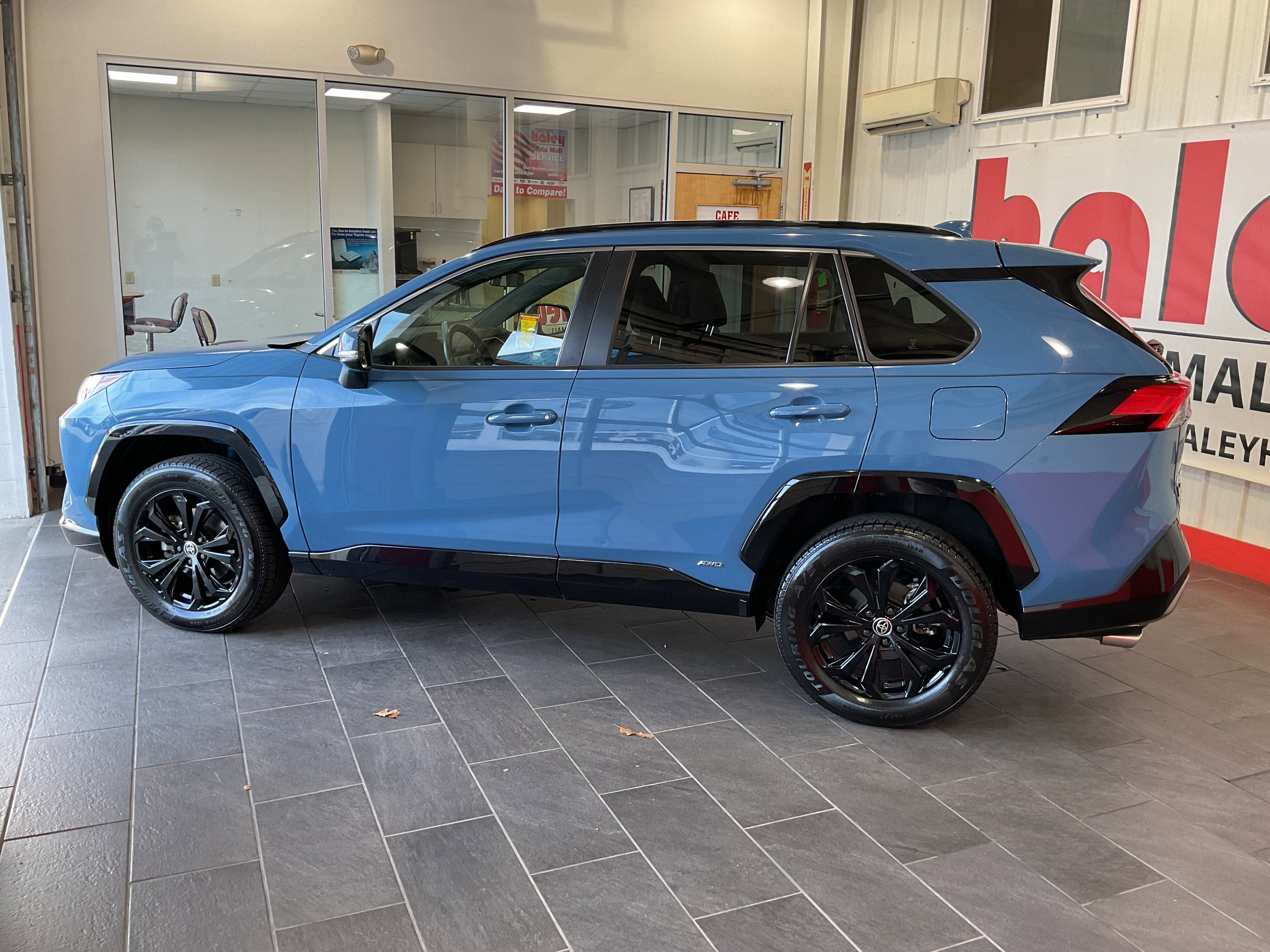 2022 Toyota RAV4 Hybrid SE