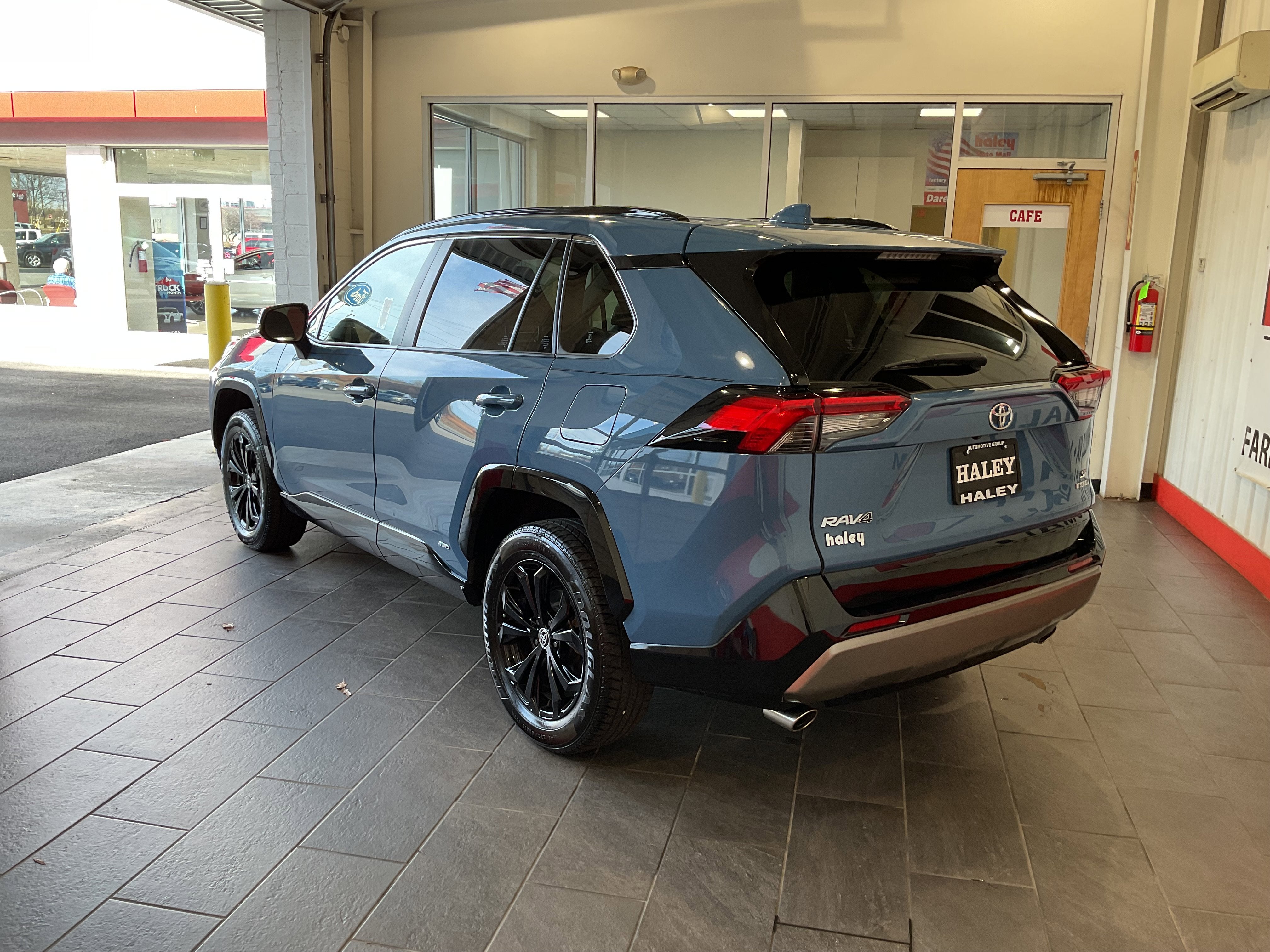 2022 Toyota RAV4 Hybrid SE